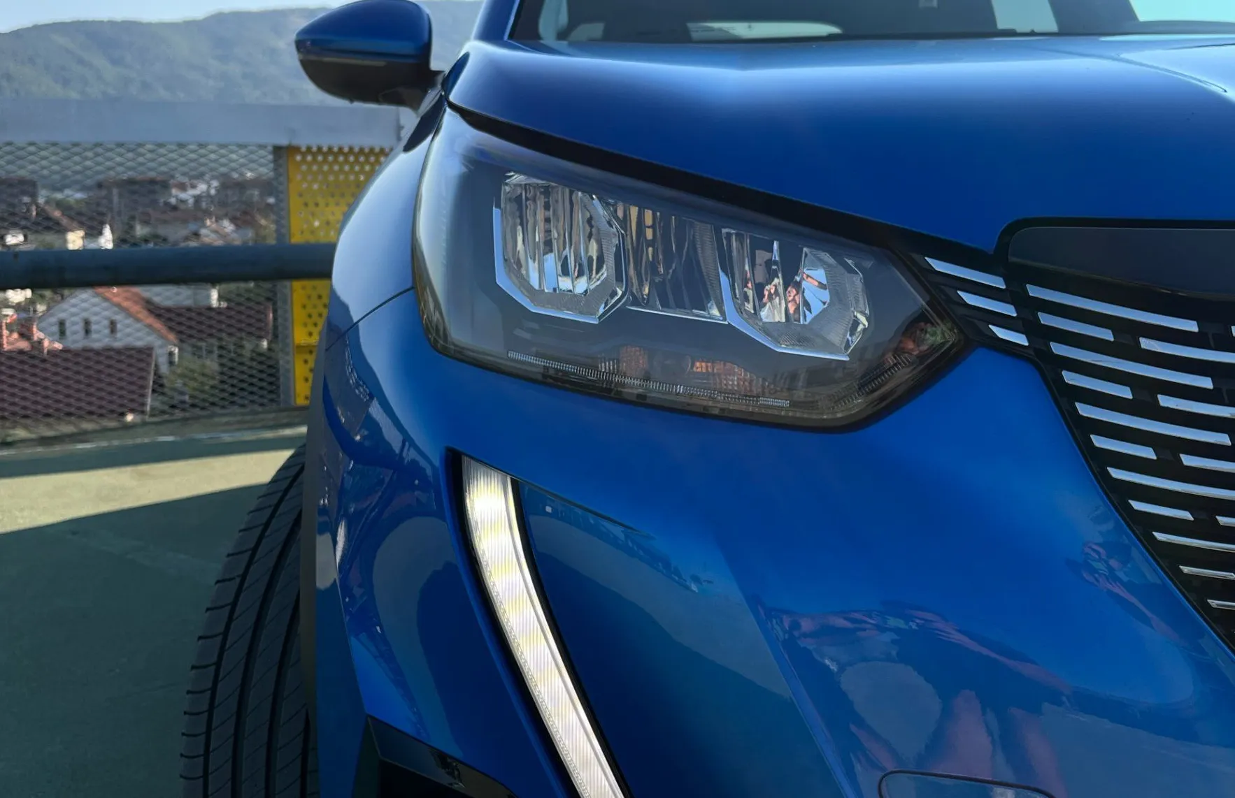 Zunanja slika - Peugeot 2008 - 1.2 PureTech 130 S S Allure Avt. ACC.LED.VZR.KAM - 4
