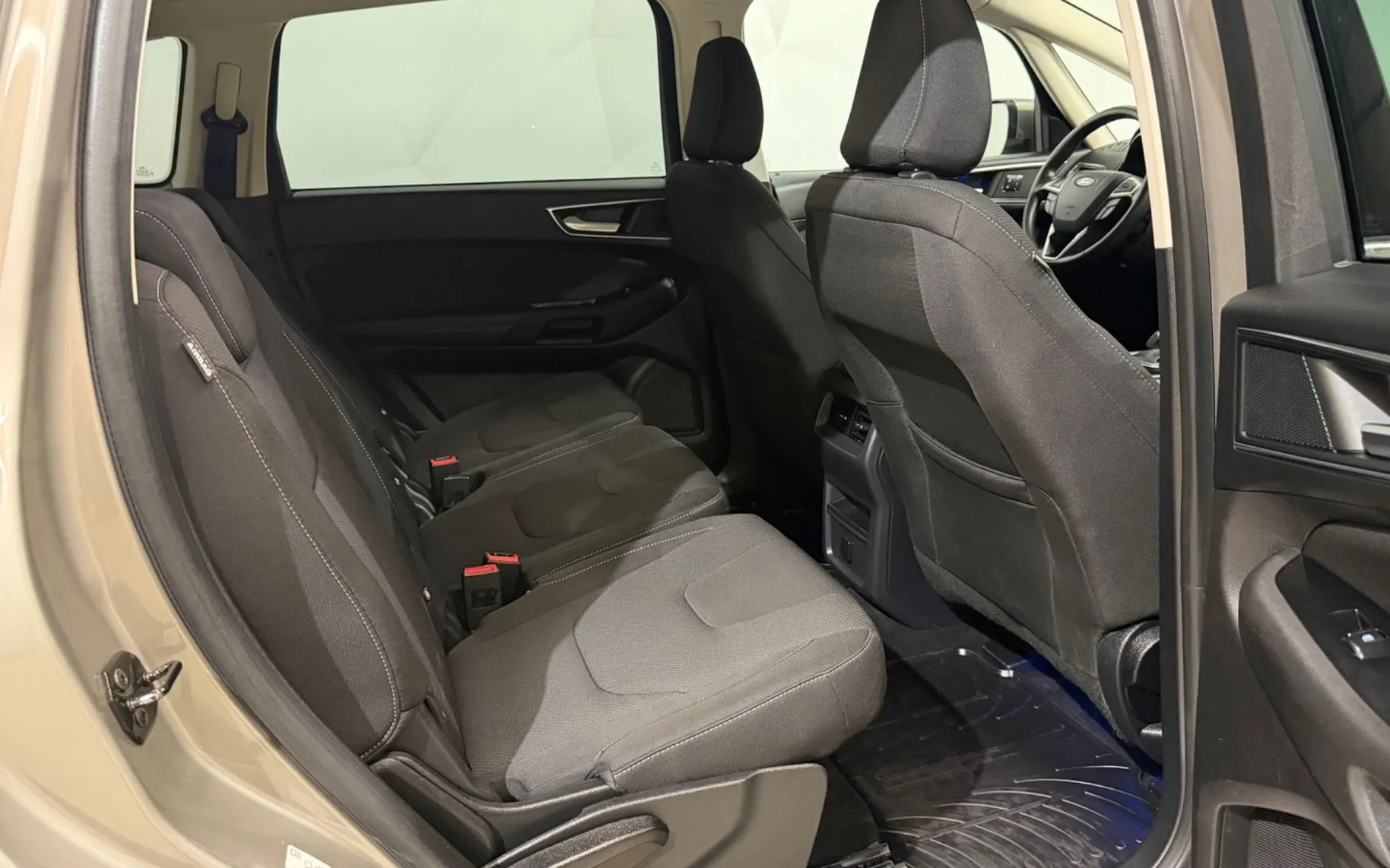 Notranja slika - Ford S-Max - 2.0 TDCi-4X4-BI-XENON-AVT-KAMERA-NAVI-PDC-F1 - 12