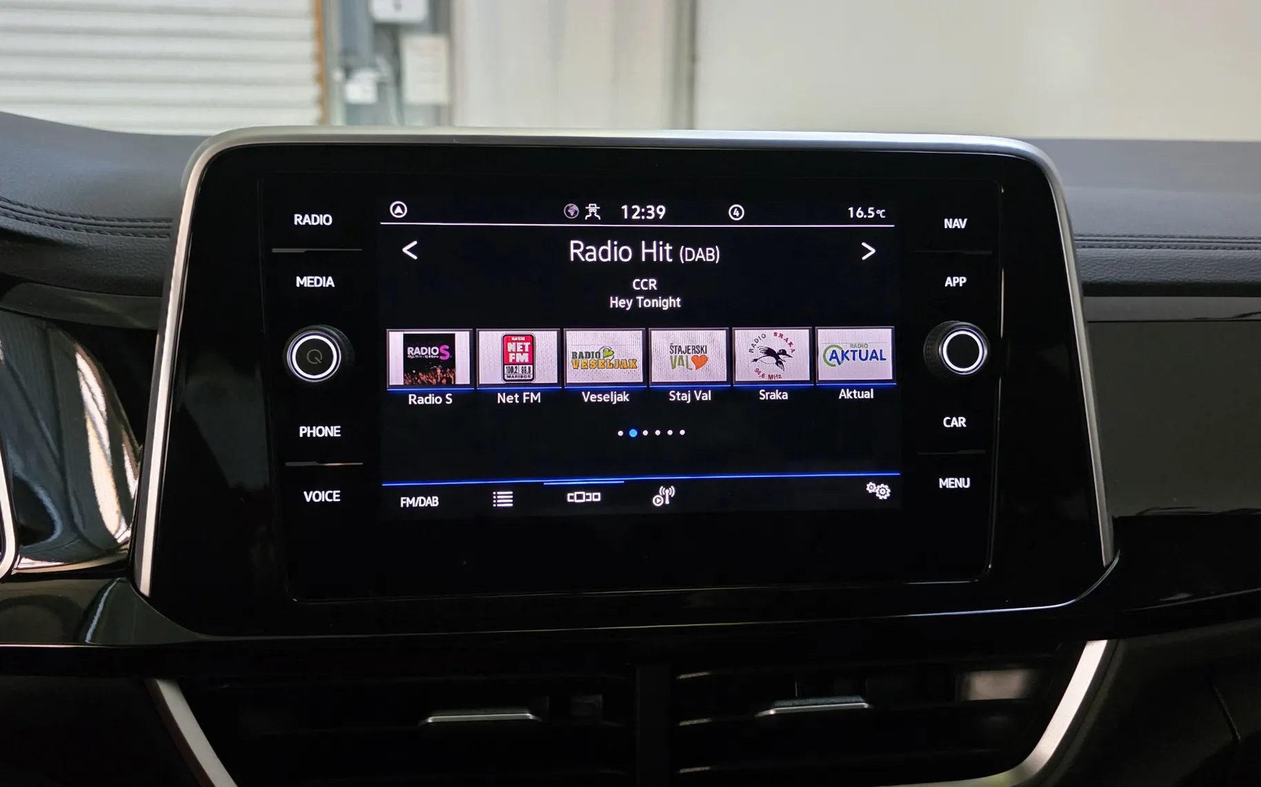 Zunanja slika - VW T-Roc - 1,5 TSI BMT R-Line DSG 1.LAST SLO VIRTUAL KAM iQLED - 13