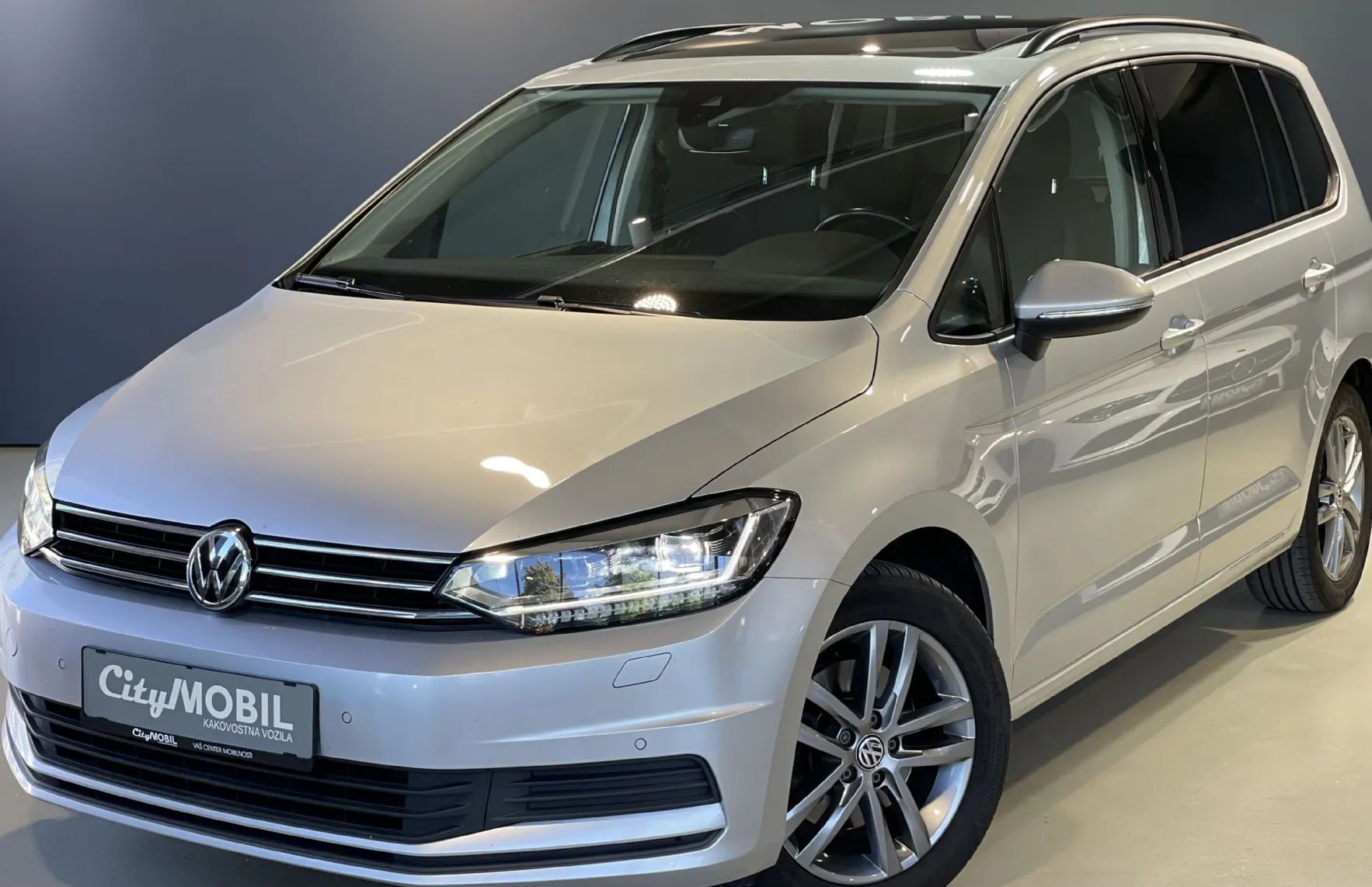 Zunanja slika - VW Touran - PANORAMA-NAVIGACIJA-ALCANTARA-GRETJE-DSG-ALU-LED - 1
