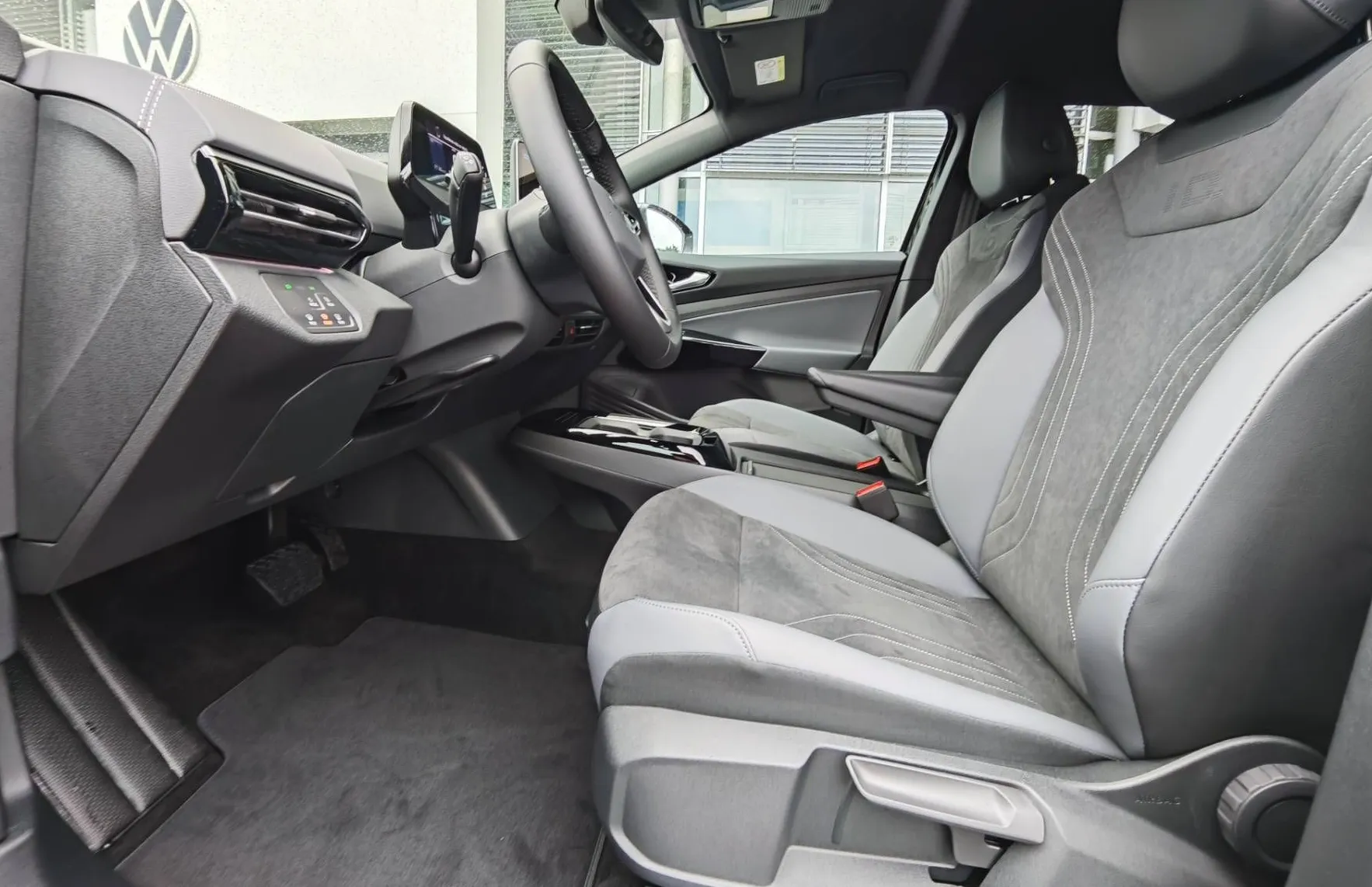 Zunanja slika - Volkswagen ID.4 - Pure Limited |Cena za podjetja 22340€ | - 7