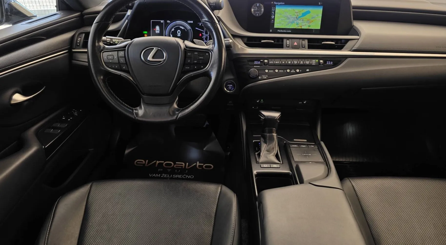 Notranja slika - Lexus ES - 300h Executive Avt.Redno servisiran - 9