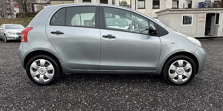Zunanja slika - Toyota Yaris - 5V 1.4 D4-D Terra+ - 4