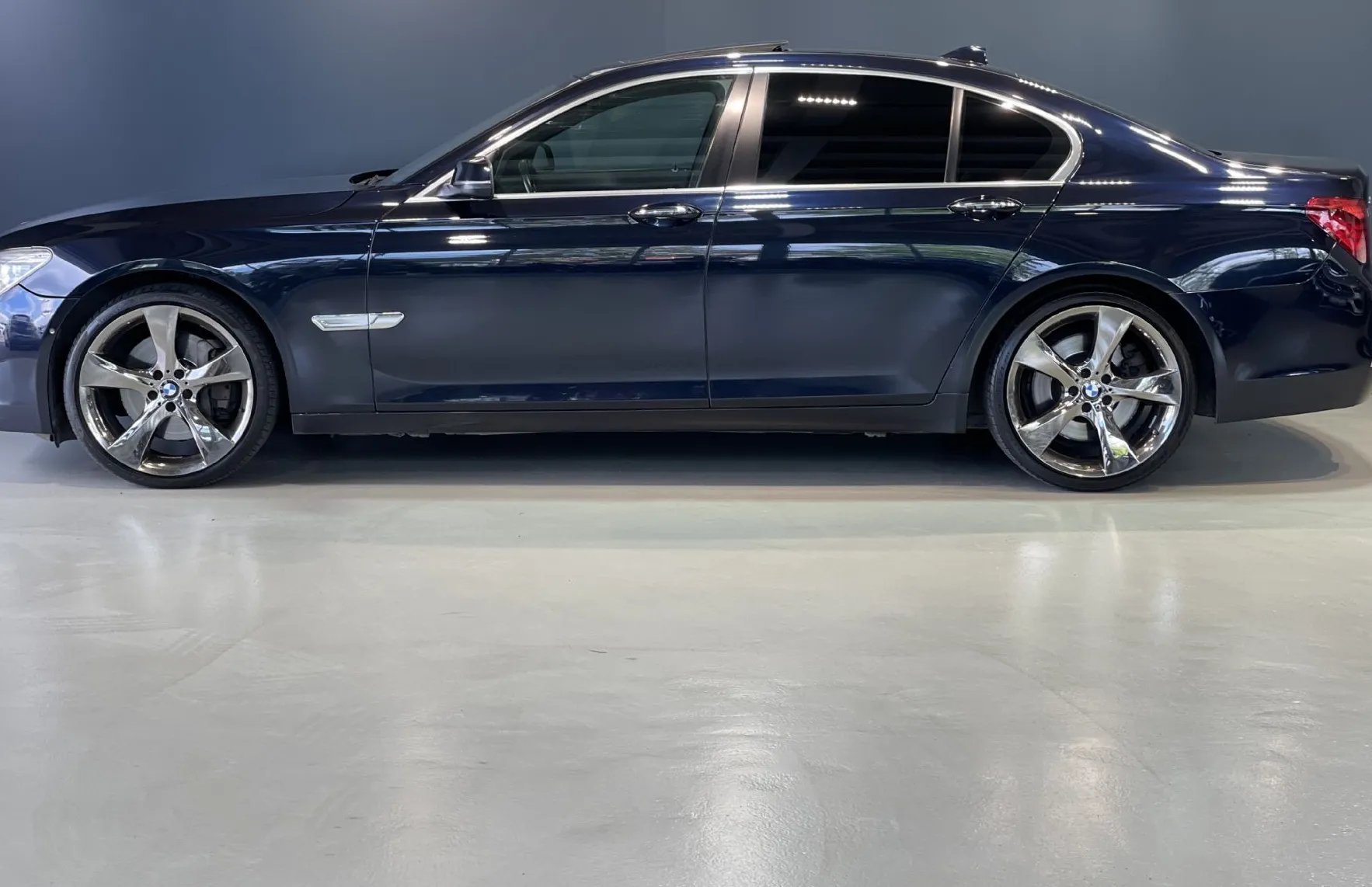 Zunanja slika - BMW Serija 7 - : 750d-xDrive-M OPTIK-NAVIGACIJA-INDIVIDUAL-MEMORY - 5