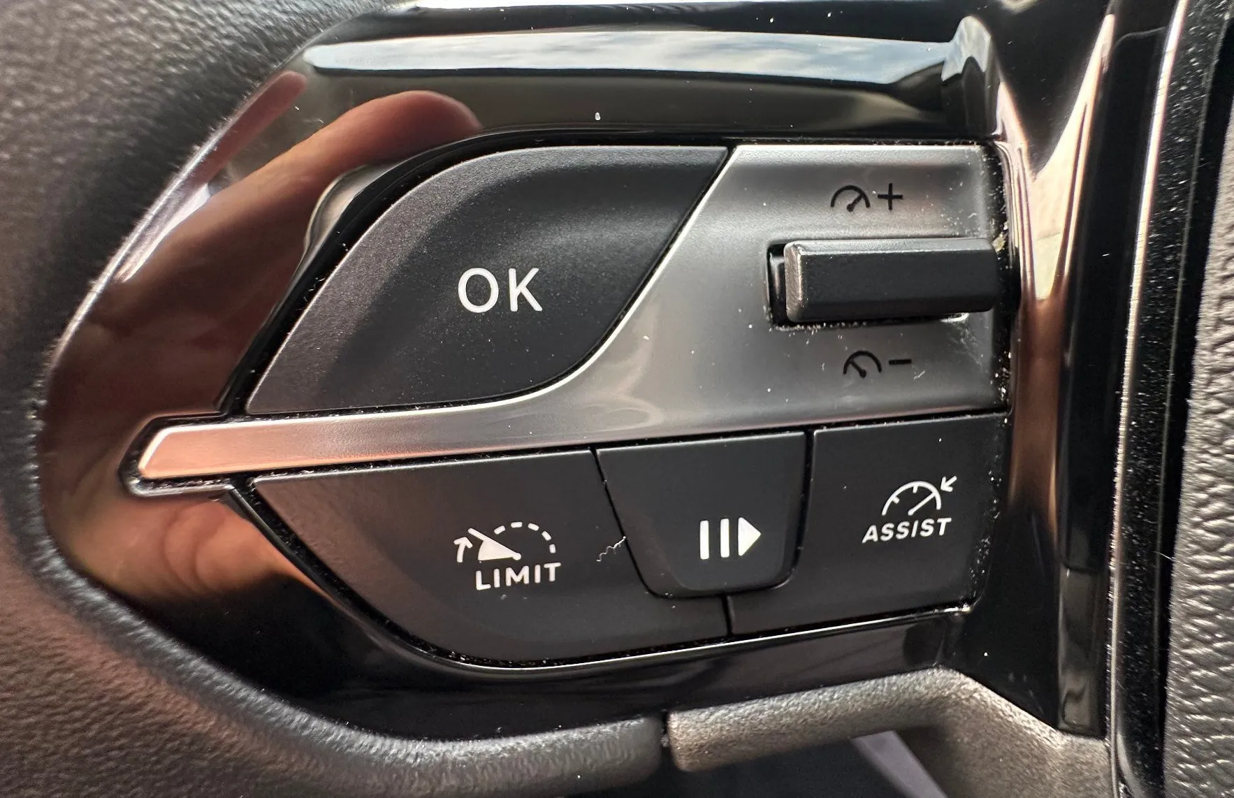 Zunanja slika - Peugeot 408 - 1.2 PureTech 96 KW.KAMERA.LED.USNJE.NAVI.2023 - 11