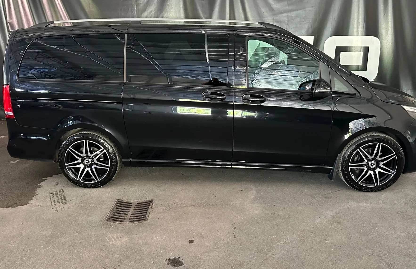 Zunanja slika - Mercedes-Benz V-Razred - V 300d AMG Exclusive dolgi Avt-KAM360-BURMESTER-VK - 3