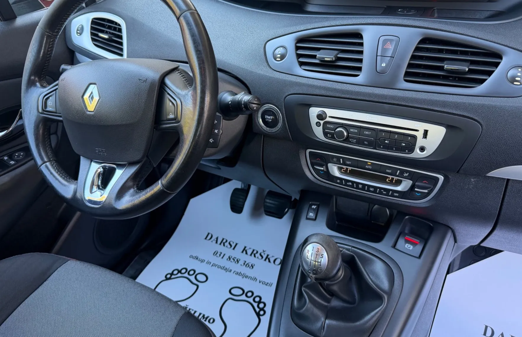 Zunanja slika - Renault Scénic - Scenic 1.2 TCe 115PS Energy SLO LED PRIKLOP - 16