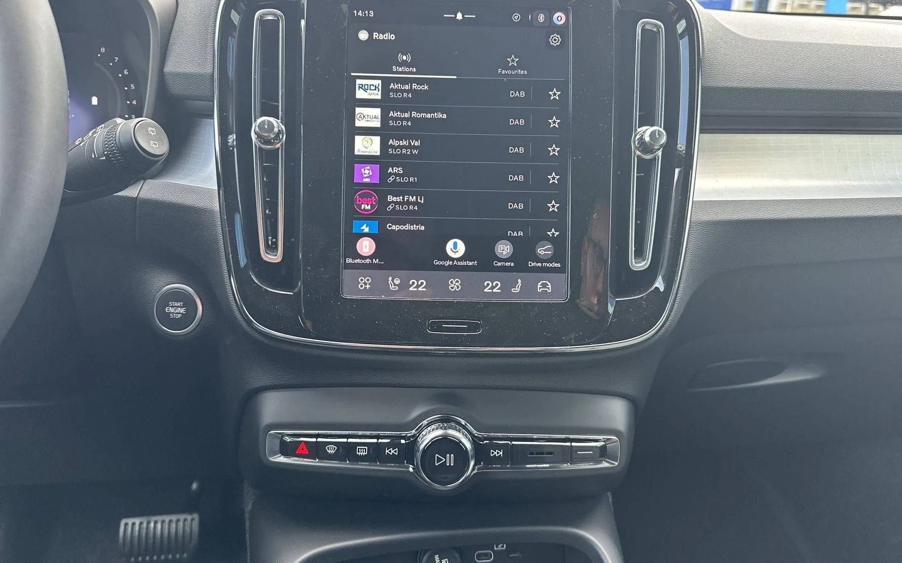 Notranja slika - Volvo XC40 - B3 P Plus Dark Avt. - 16