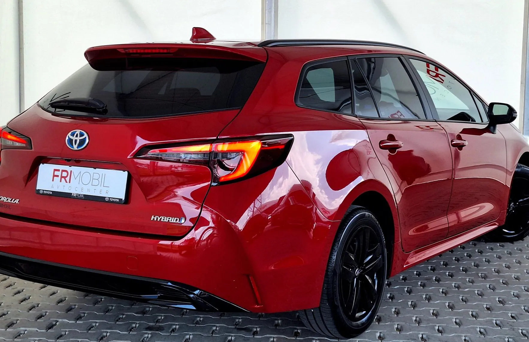 Zunanja slika - Toyota Corolla - TS Hybrid 1.8 VVT-i Terra Black Pack - 3