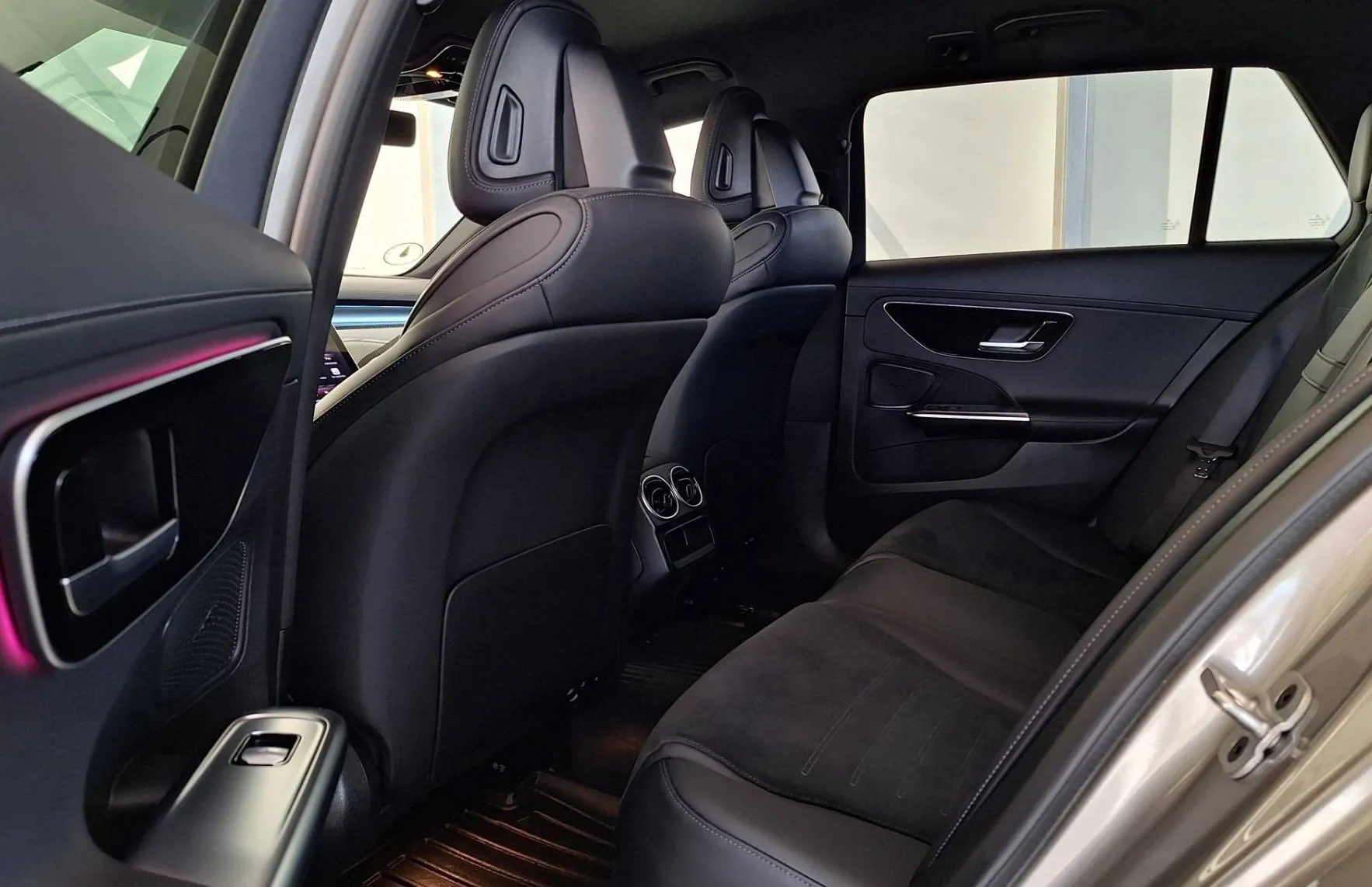 Zunanja slika - Mercedes-Benz C-Razred - C 300d AMG Line•AMBIENT•MRTVI KOTI•ACC• - 16