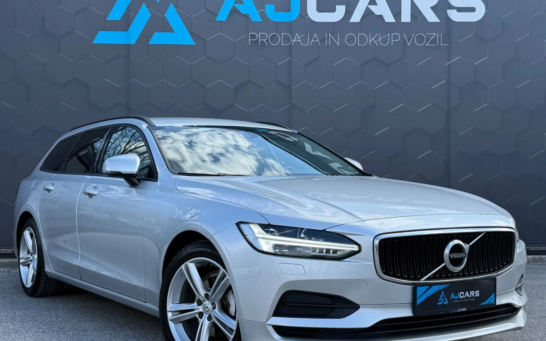 Zunanja slika - Volvo V90 - D3 A AWD Kinetic-Virtual-Full led-Velik servis... - 3