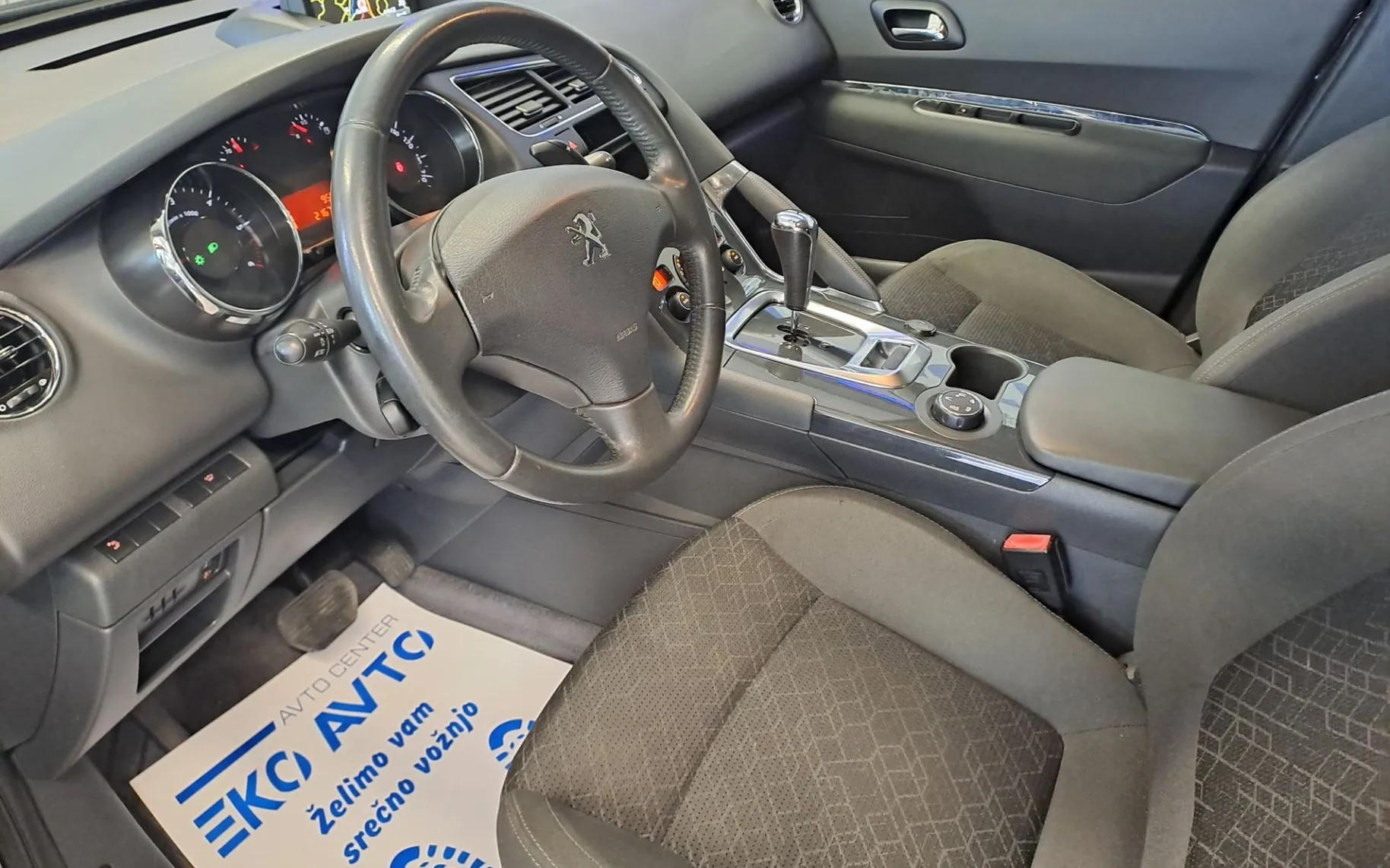 Notranja slika - Peugeot 3008 - 1.6 e-HDi 115 AVT. KOT NOV-KREDIT BREZ POLOGA - 11
