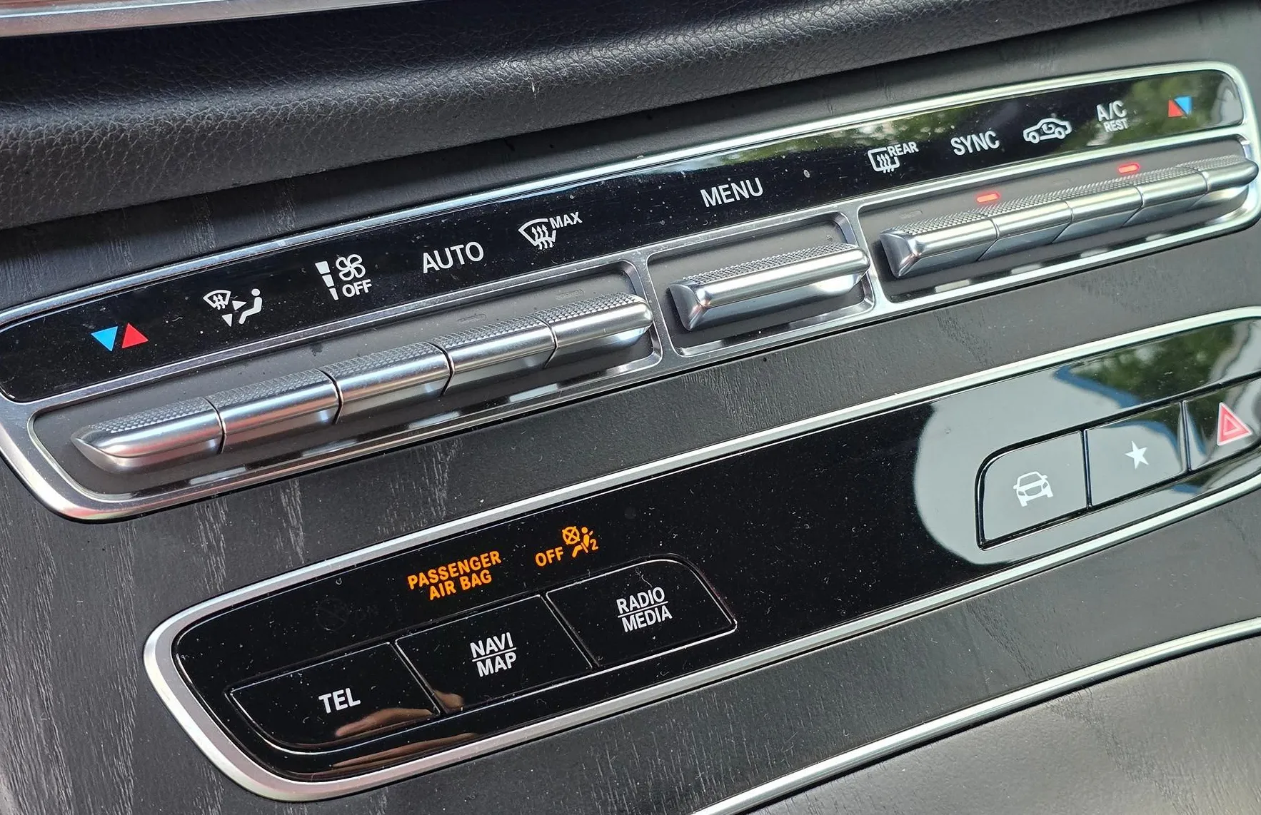 Zunanja slika - Mercedes-Benz E-Razred - E 300 AMG LINE LED-VIRTUAL-KAMERA-1.LASTNIK - 18