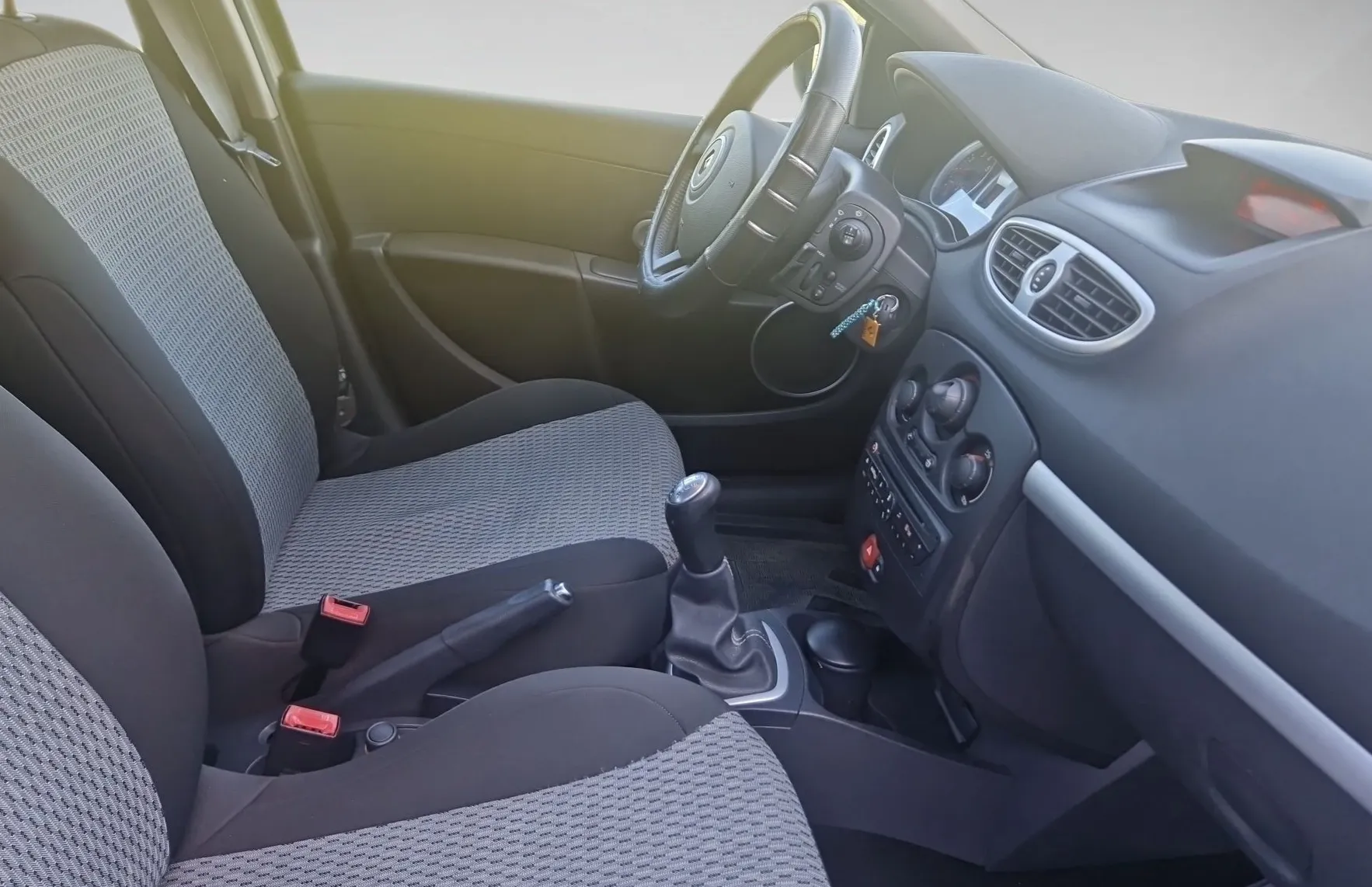 Zunanja slika - Renault Clio - 3 Grandtour 1.2 TCE Elan - 16