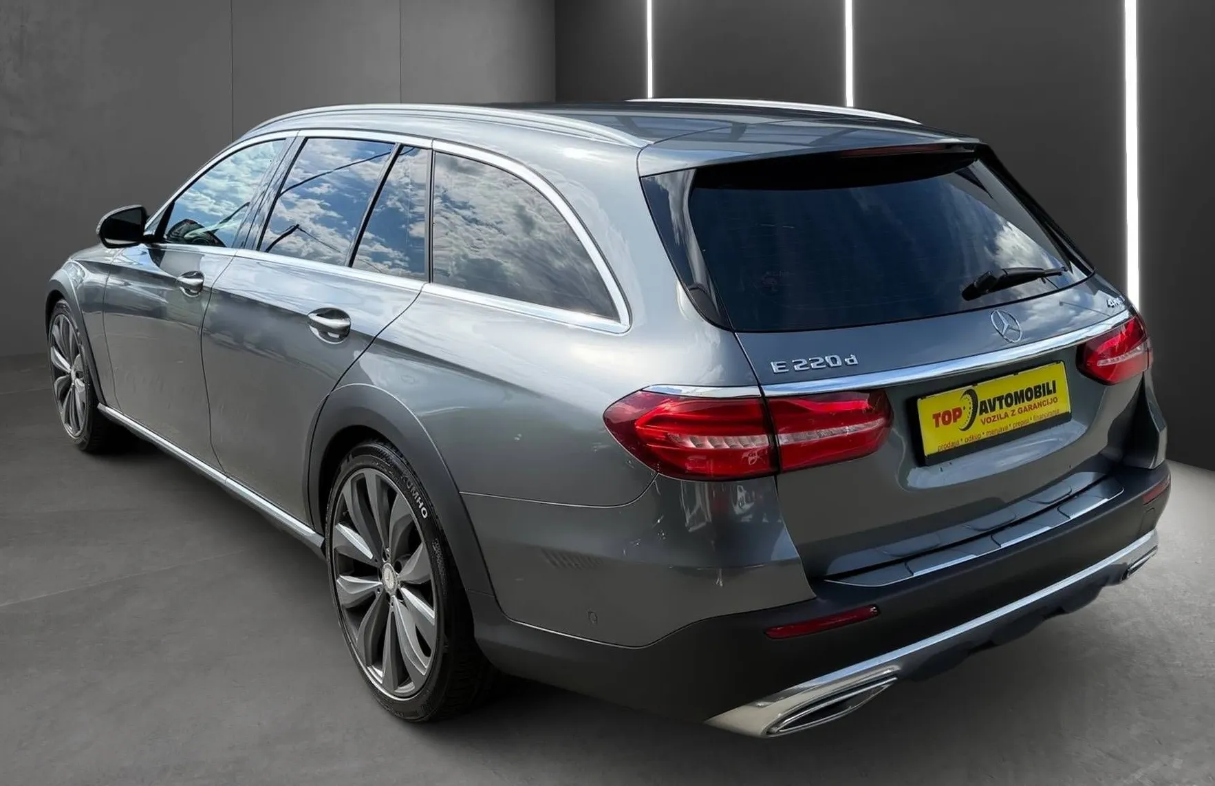 Zunanja slika - Mercedes-Benz E-Razred - E 220d 4MATIC ALLTERRAIN LED NAVI TEMP KAM AMBIENT - 4