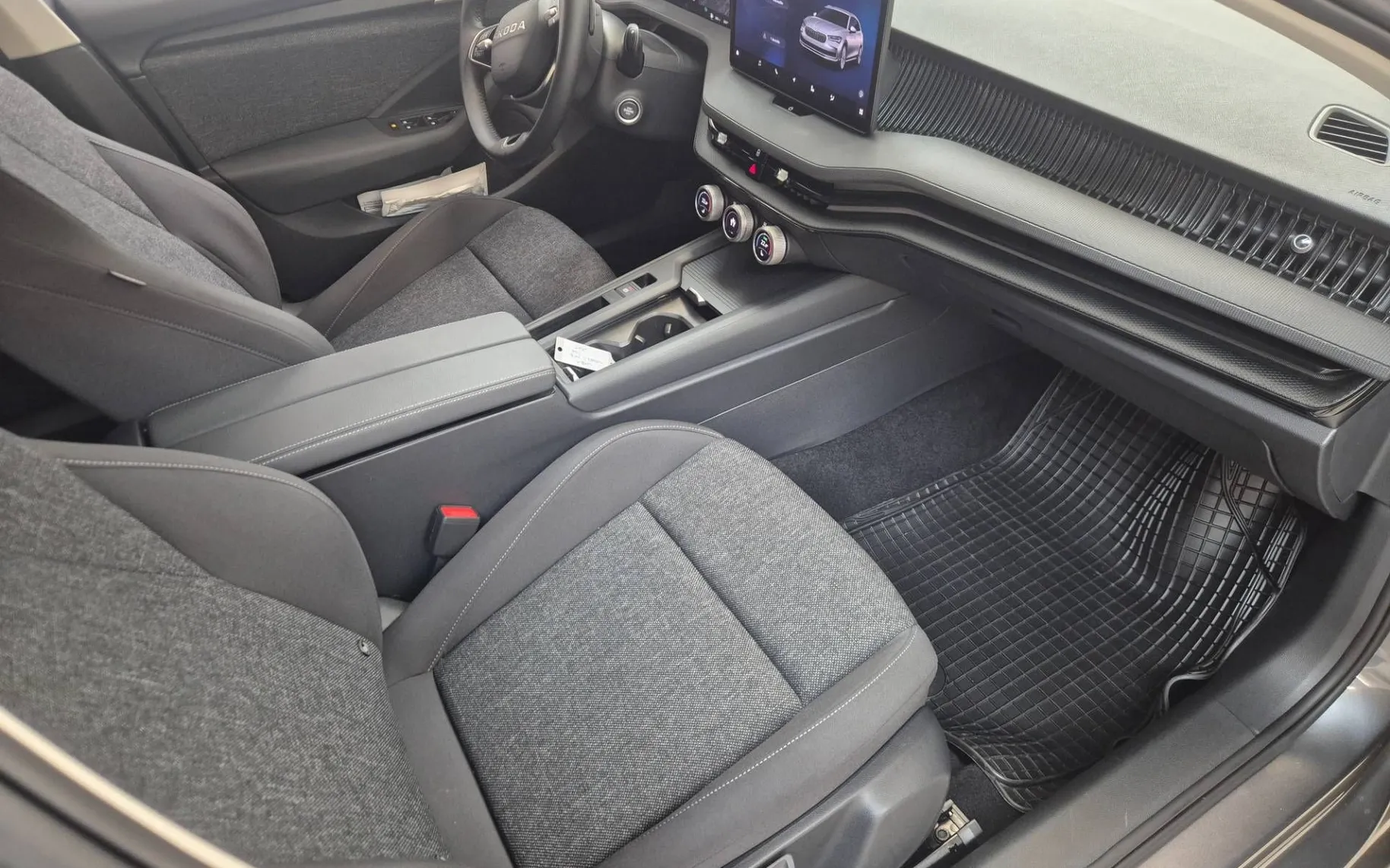 Notranja slika - Škoda Superb - Combi 2.0 TDI DSG Essence - 8