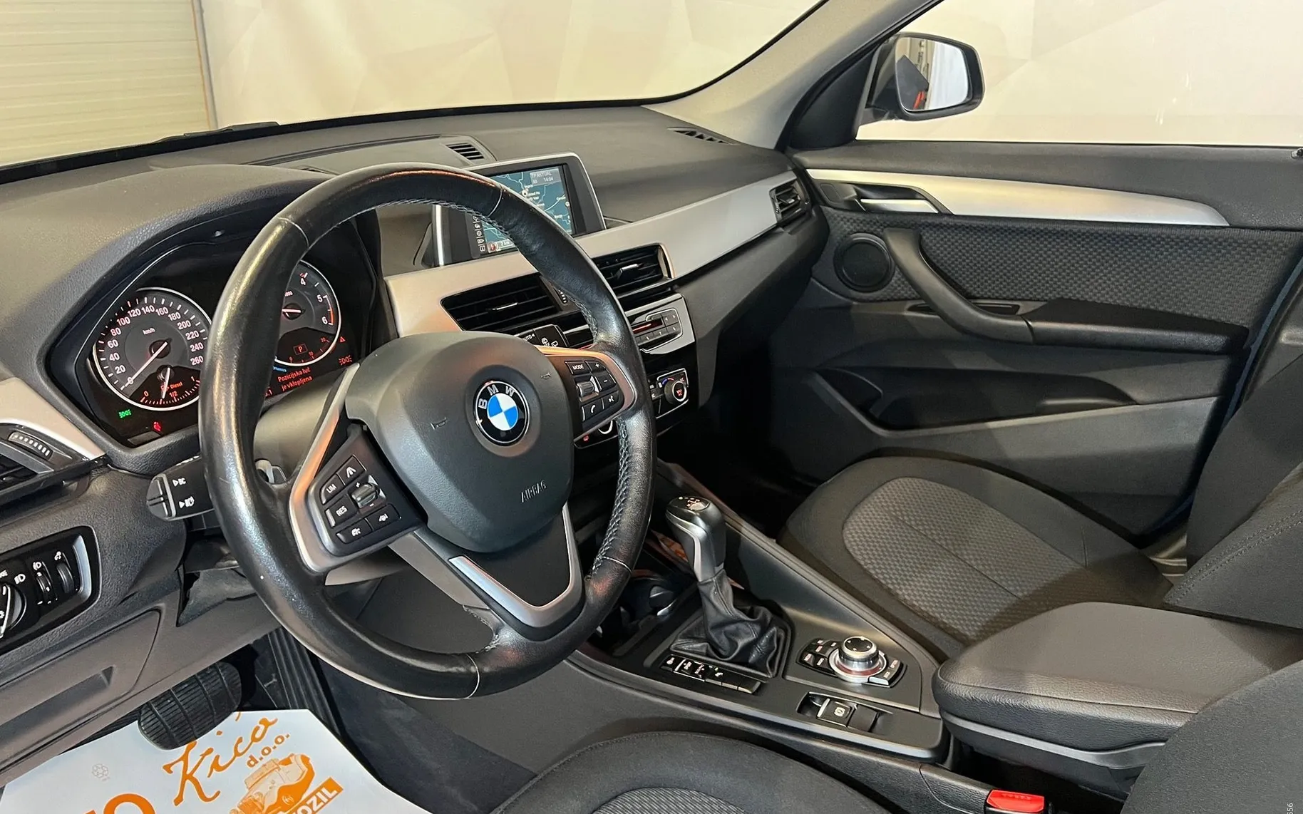 Notranja slika - BMW serija X1: - X1 sDrive18d-AUT-LED-NAVI-ACC-TEMPOMAT-PDC-ODLIČ.. - 10