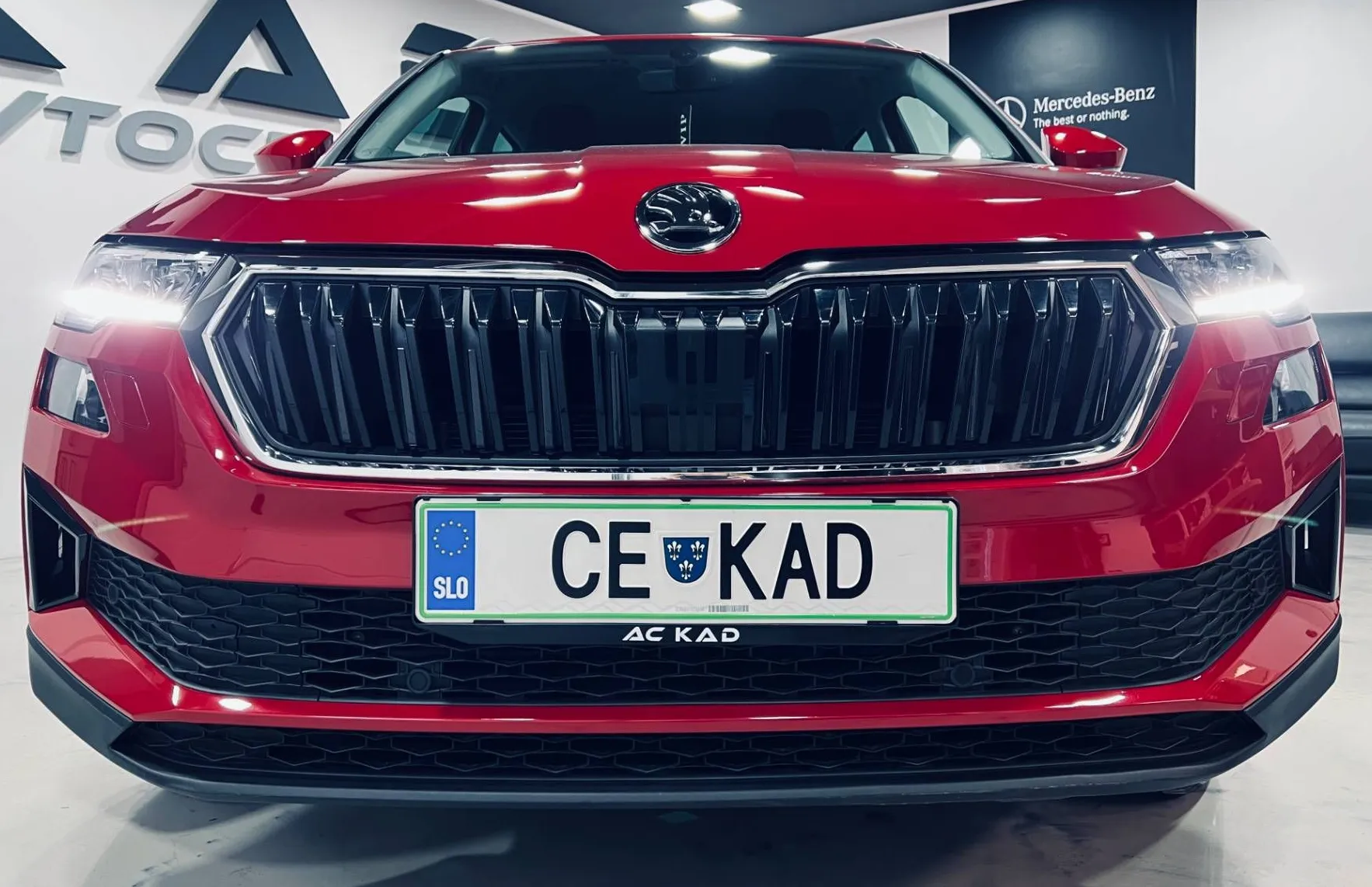 Zunanja slika - Škoda Karoq - TOUR-1.0 TSI 81kW-LED-ALU-KLJUKA-GRETJE VOLANA... - 3