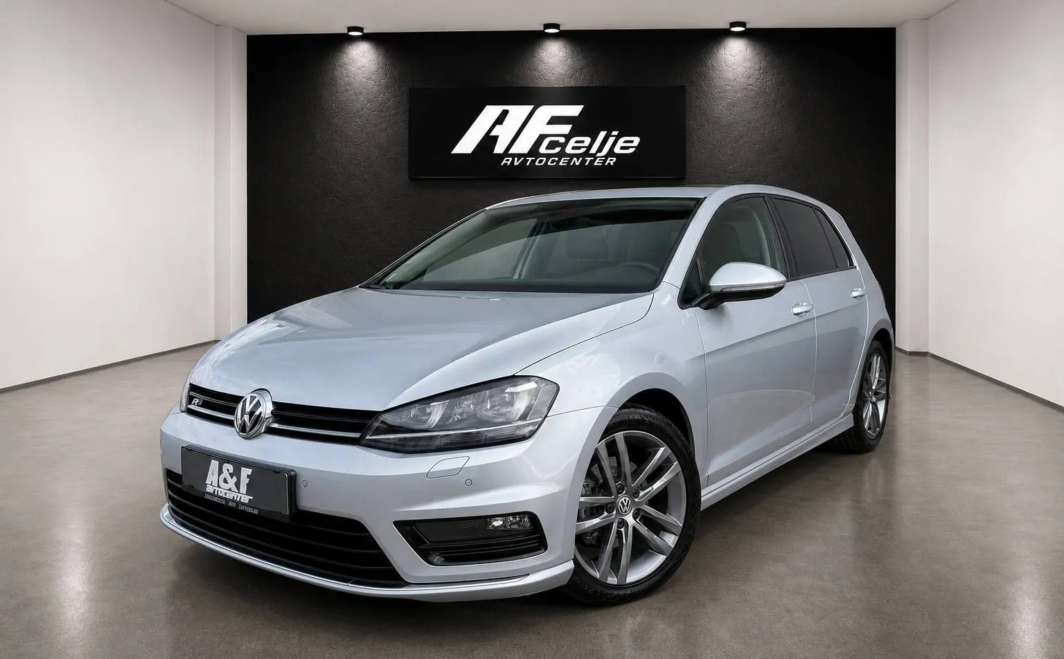 Zunanja slika - Volkswagen Golf - 1.6 TDI-R LINE-XENON+LED-LIZING ZA TUJCE-TEMPOMA - 1