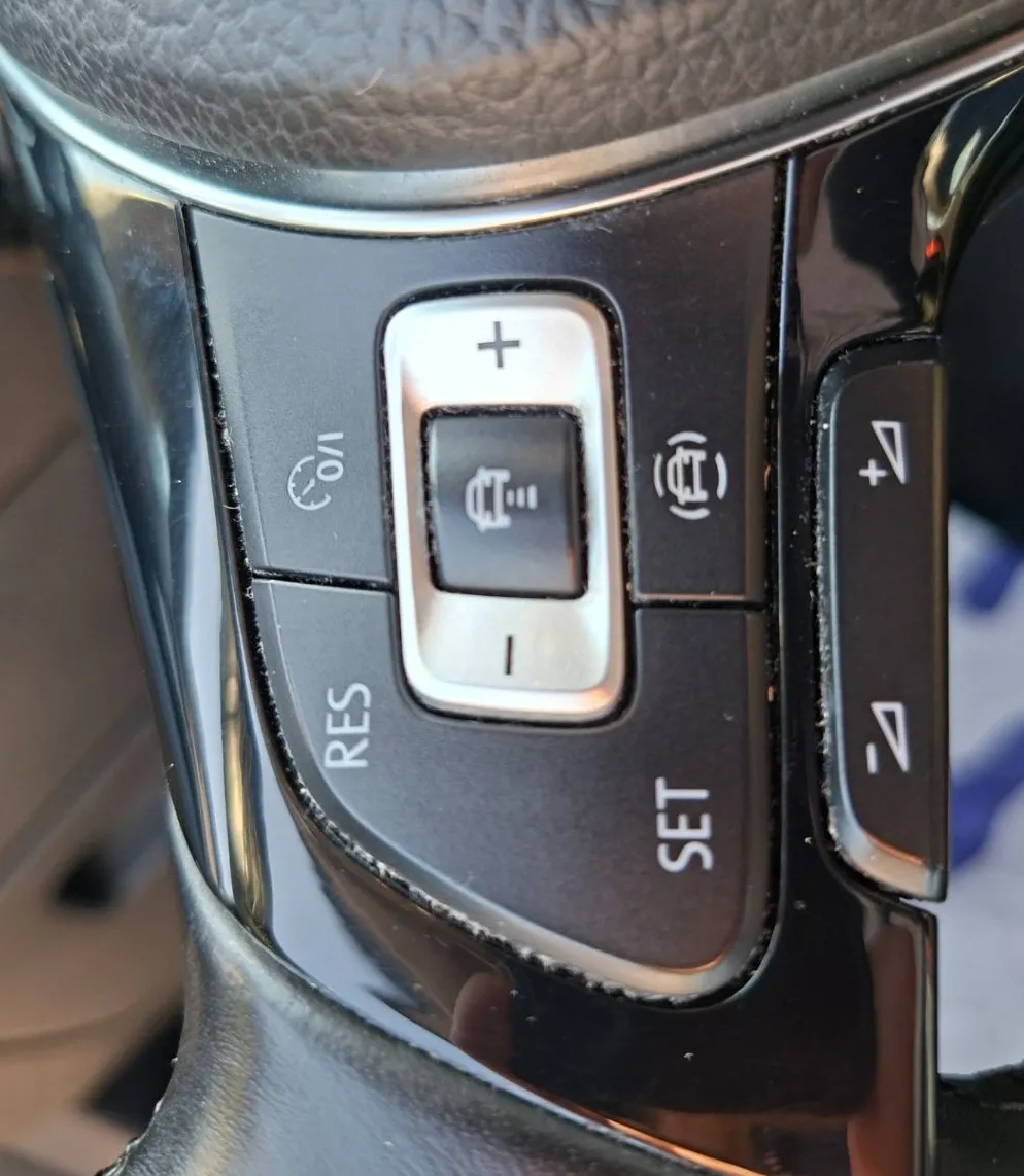 Zunanja slika - VW Touran - 2.0 TDI BMT R-Line Edition - 14