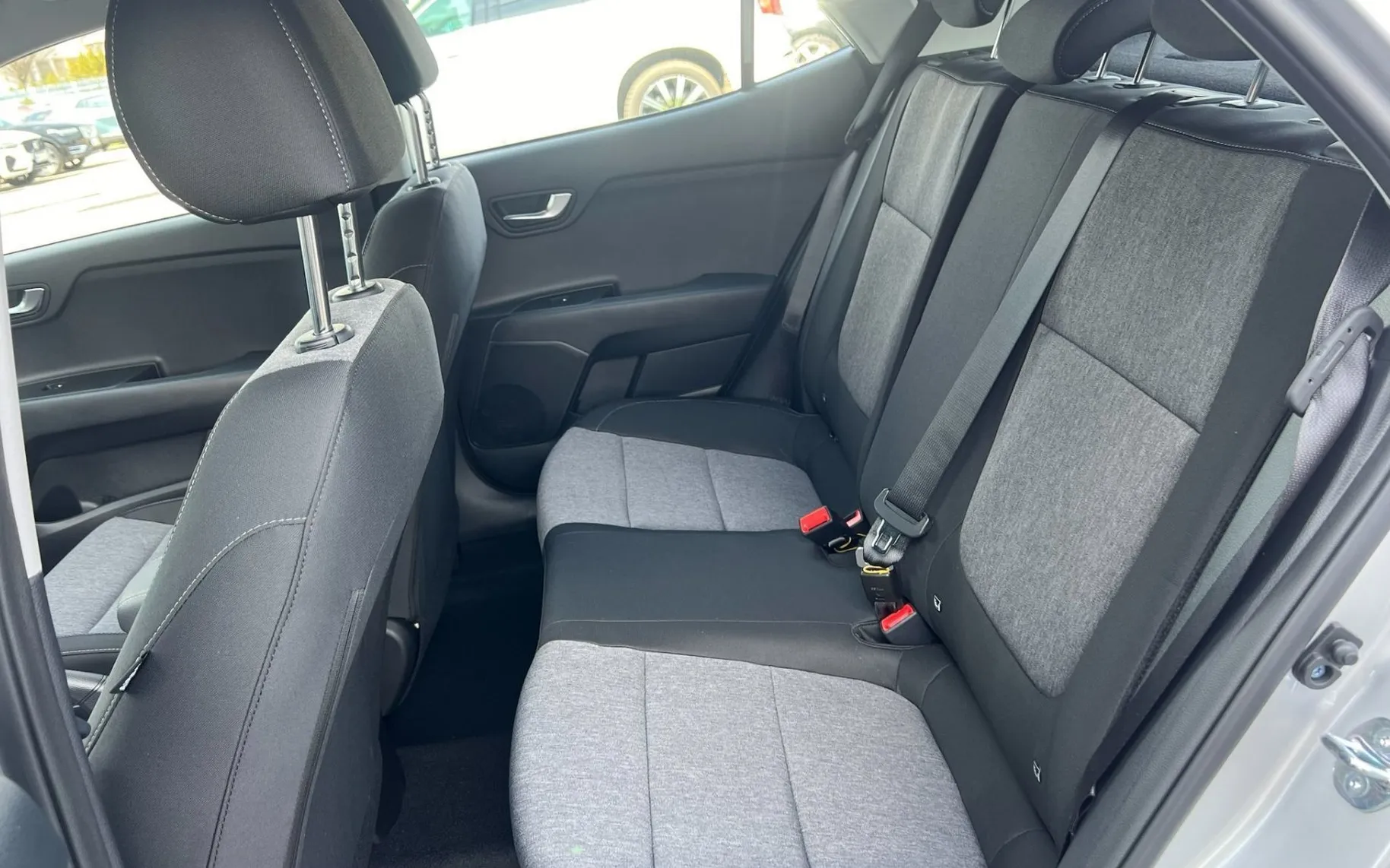 Zunanja slika - KIA Stonic - 1.2 DPI 57.9 kW  79 KM  LX Urban+ M T - 8