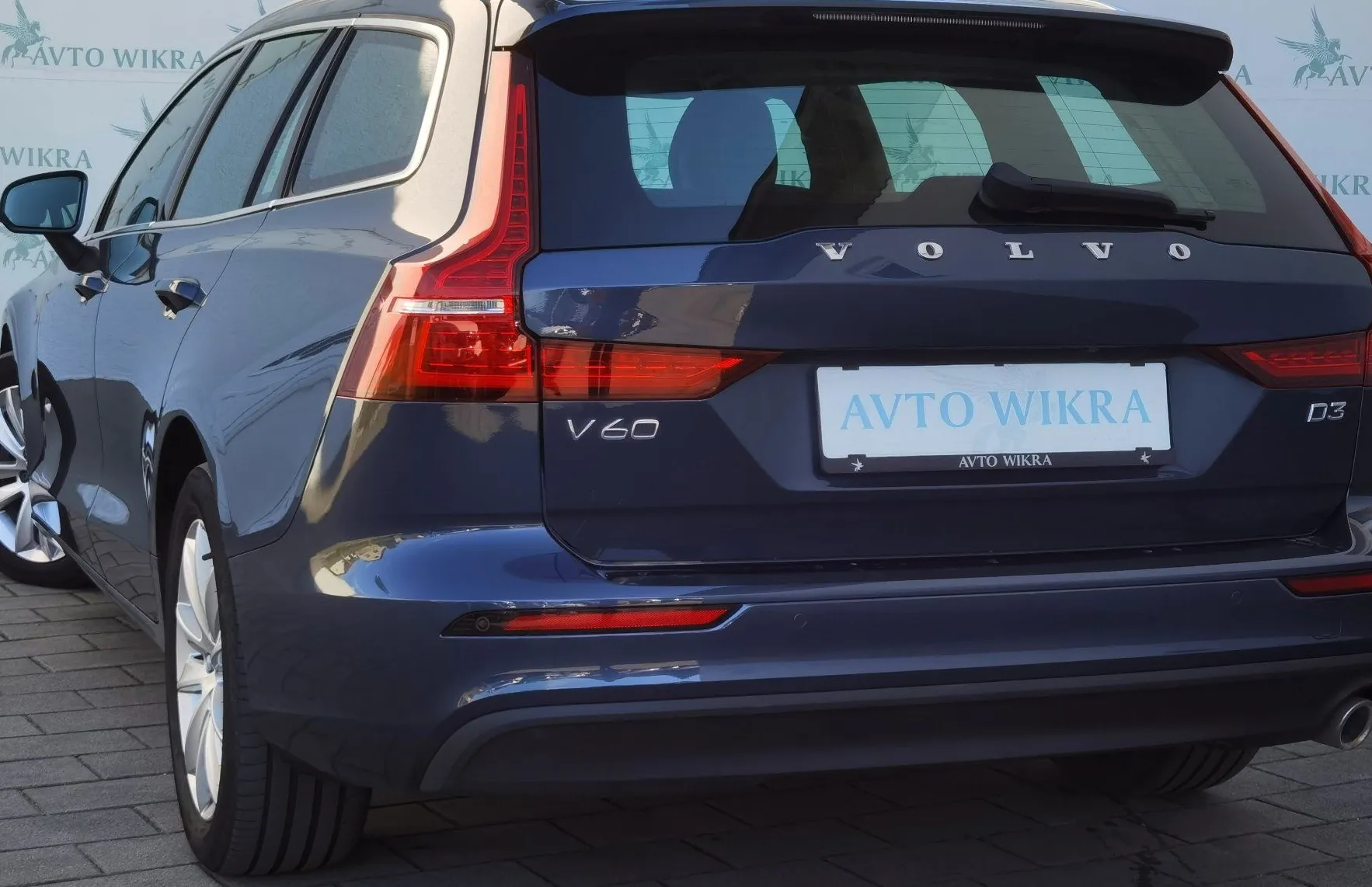 Zunanja slika - Volvo V60 - D3 Momentum FULLED•TEMP•LANE•NAV•KAMERA•2X-PDC•17C - 3