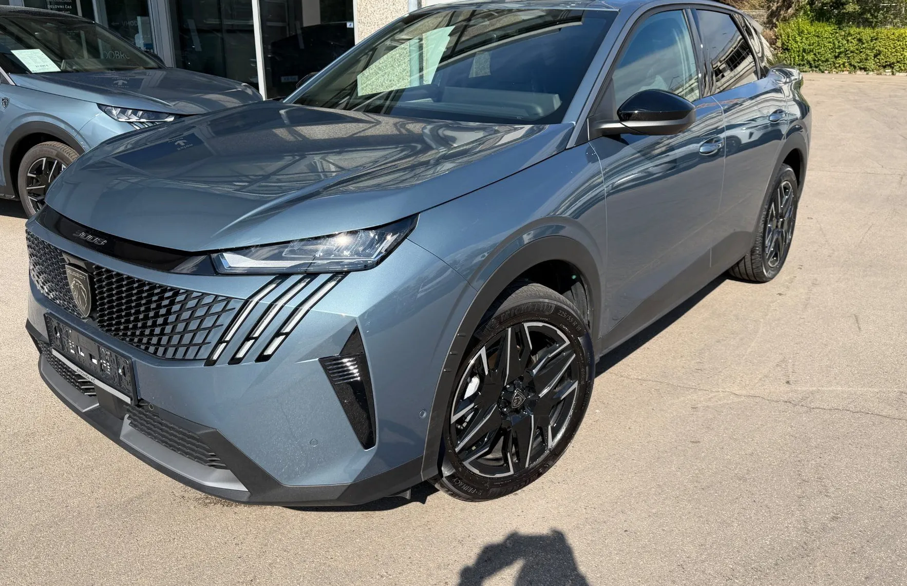 Zunanja slika - Peugeot 3008 - 1.2 MHEV  136  145 Allure Pack Avt. - 1