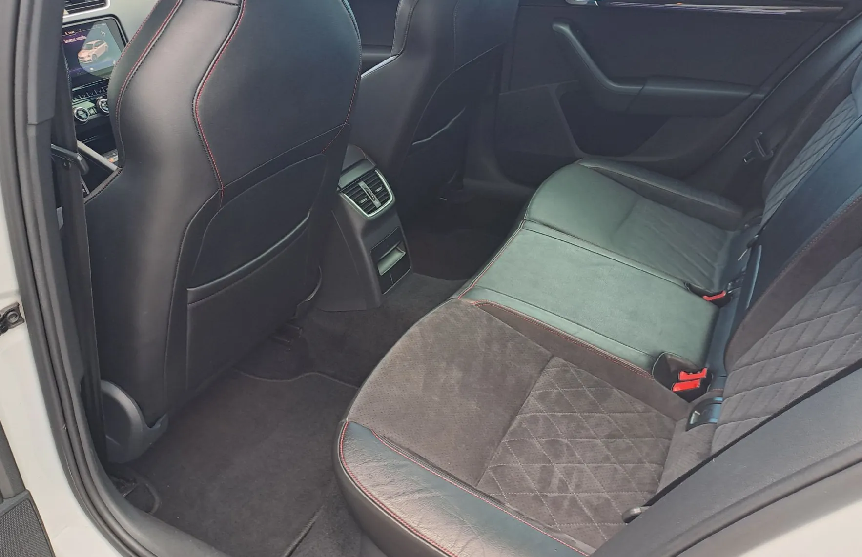 Zunanja slika - Škoda Octavia - RS 2.0 TDI 4x4 DSG 135 kW - 6