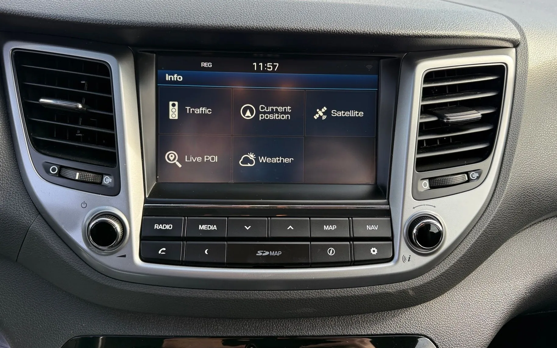 Zunanja slika - Hyundai Tucson - 1.6 GDI 1.LASTNIK SLO VOZILO TEMPOMAT PDC KAMERA - 15