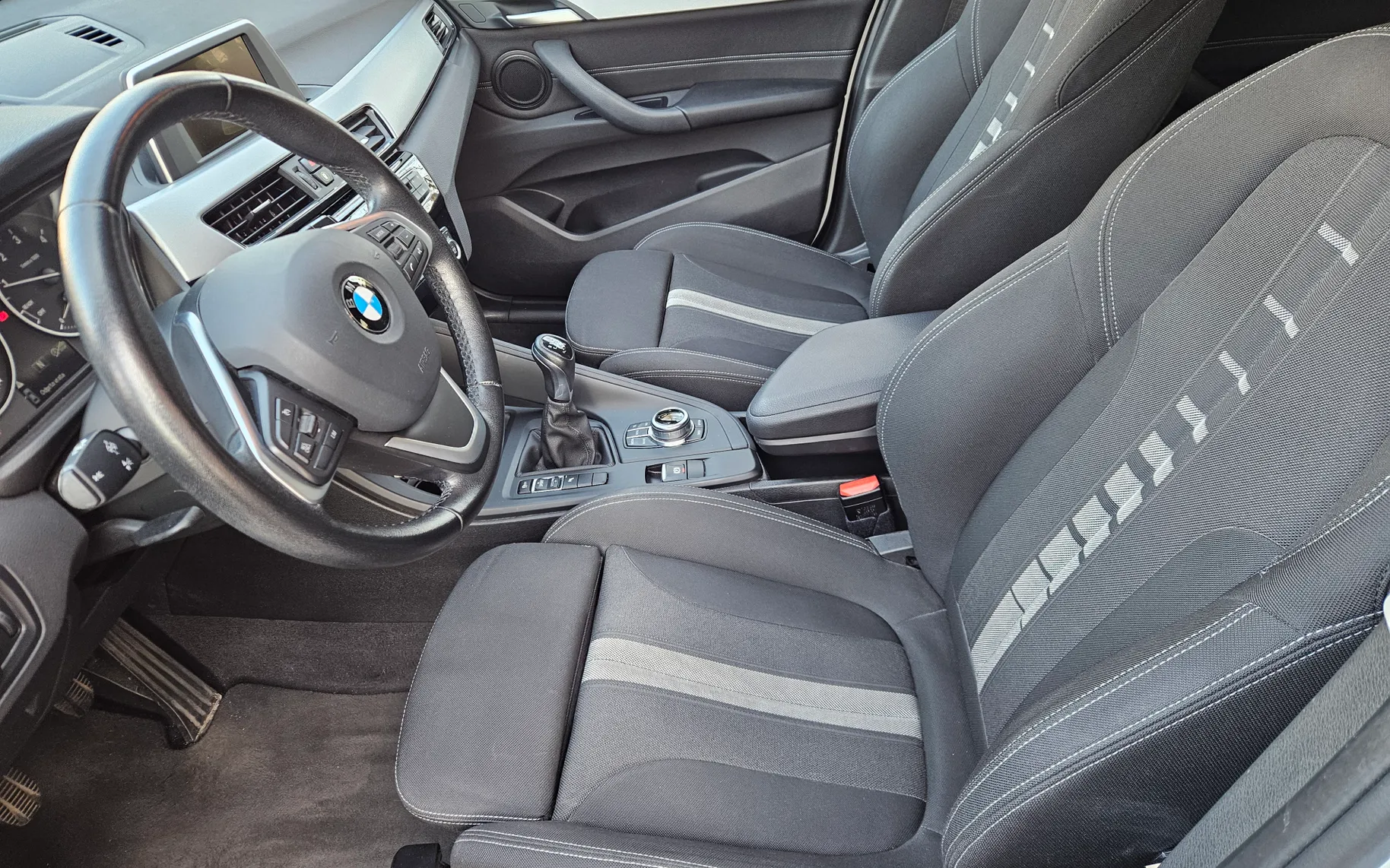 Notranja slika - BMW X1 - sDrive18d Sport Line - 8