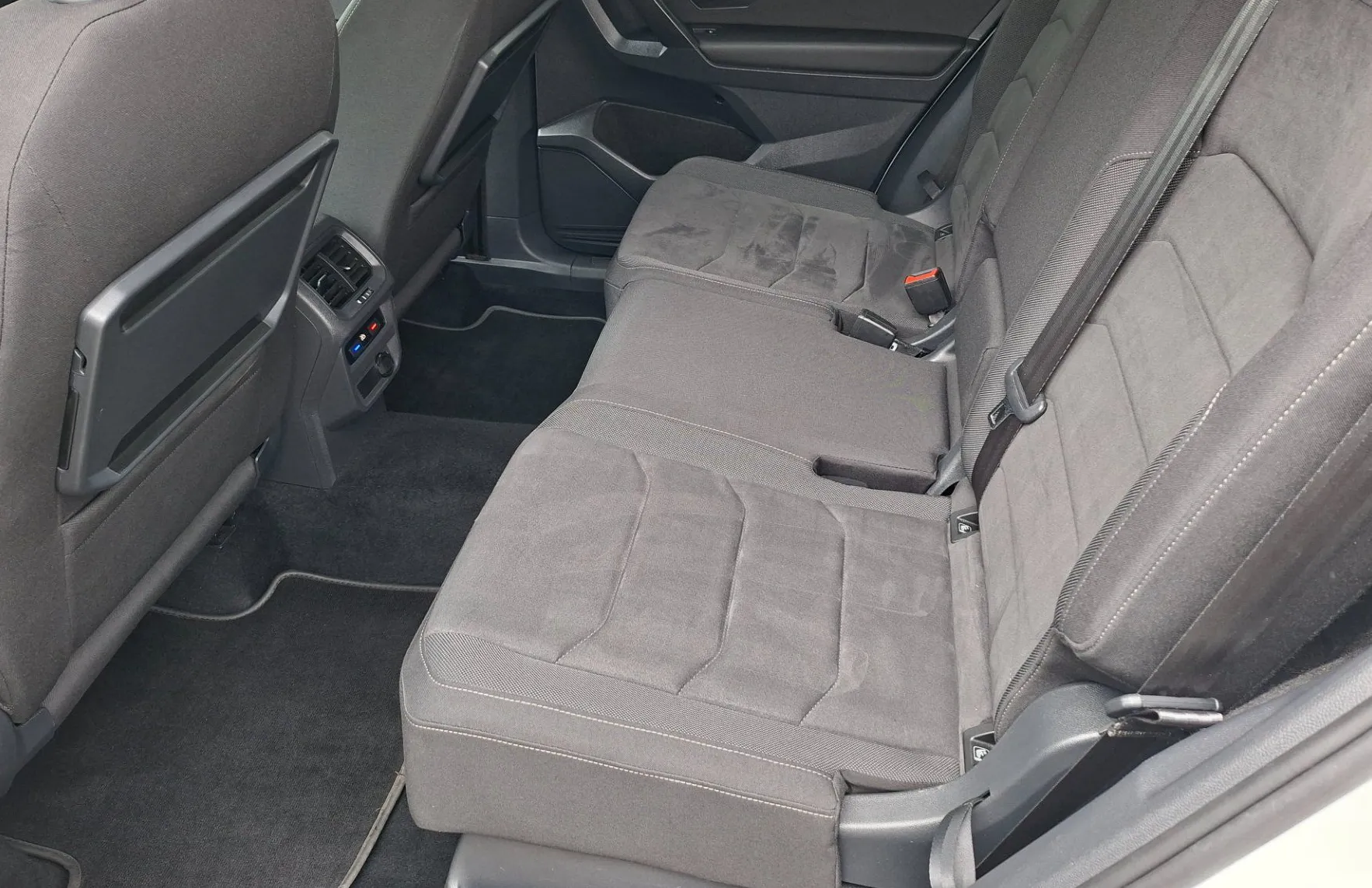 Zunanja slika - Volkswagen Tiguan Allspace - 4motion 2.0 TDI BMT R-Line Edition DSG - 9