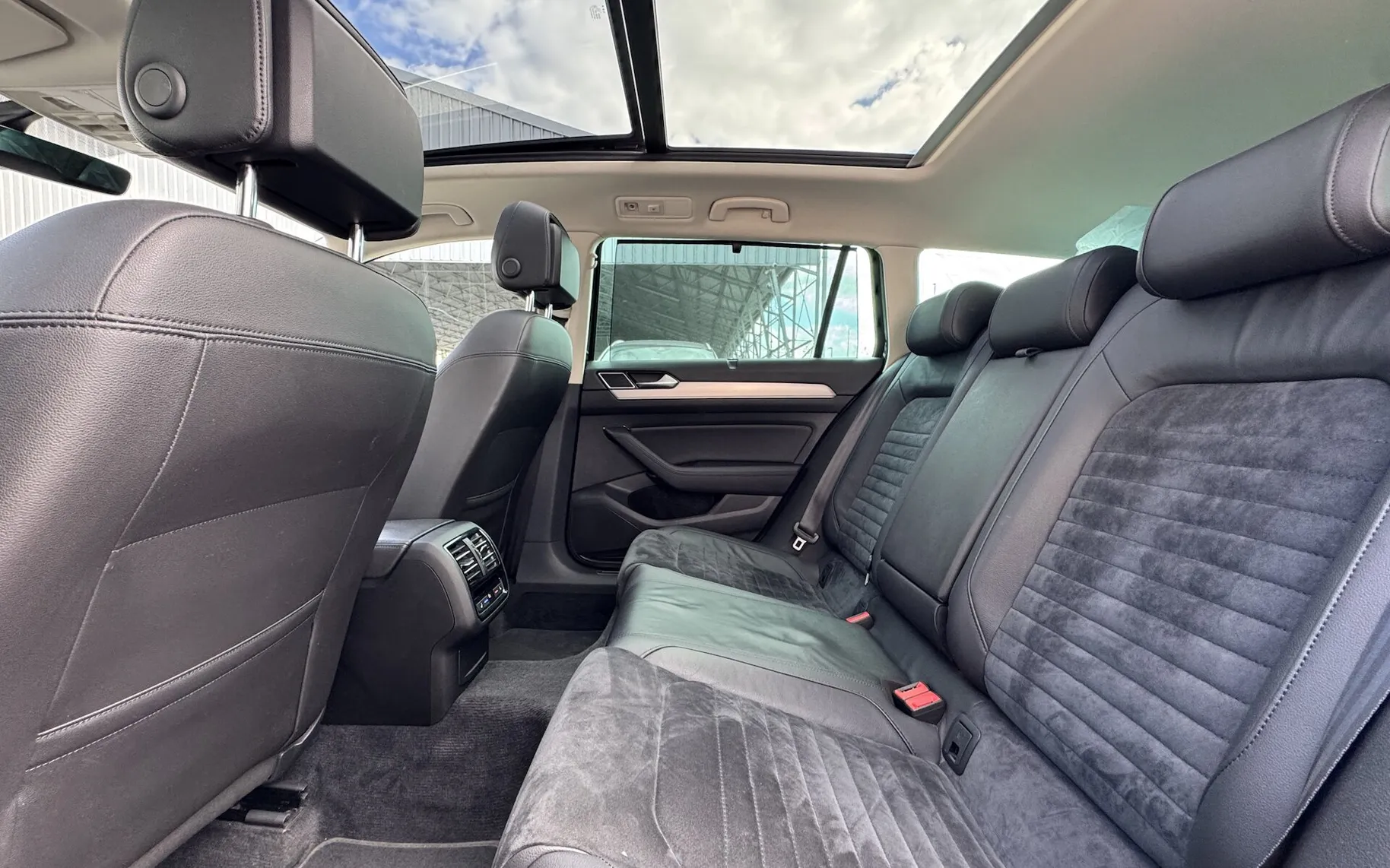 Zunanja slika - Volkswagen Passat Variant - 2.0 TDI BMT HIGHLINE 150KM PANORAMA VL.KLJUKA ACC - 9