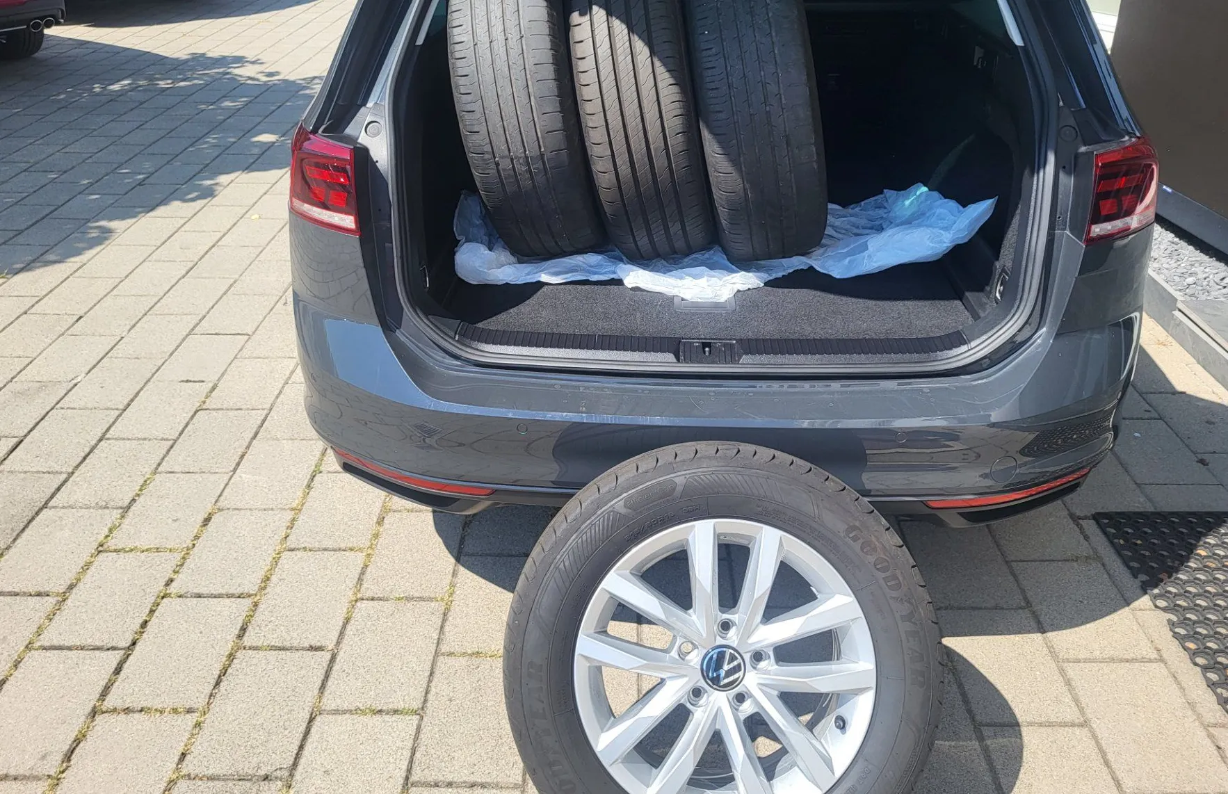 Zunanja slika - Volkswagen Passat - Variant 2.0 TDI DSG-ale-pdc-acc-radar-navi-led-kamera - 19