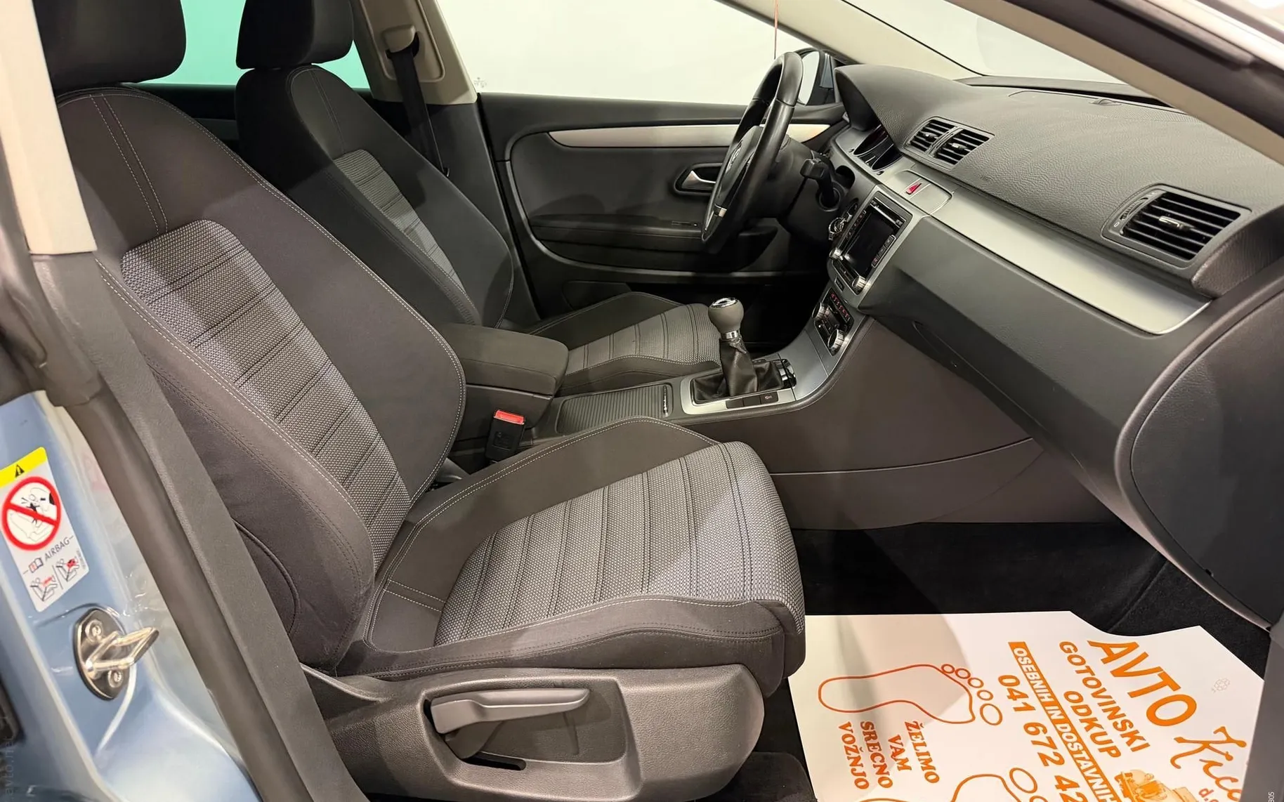 Notranja slika - Volkswagen Passat CC - 2.0 TDI-BI-XENON-SPORT LINE-ALU-CROM-PDC-TEMPOMAT. - 9