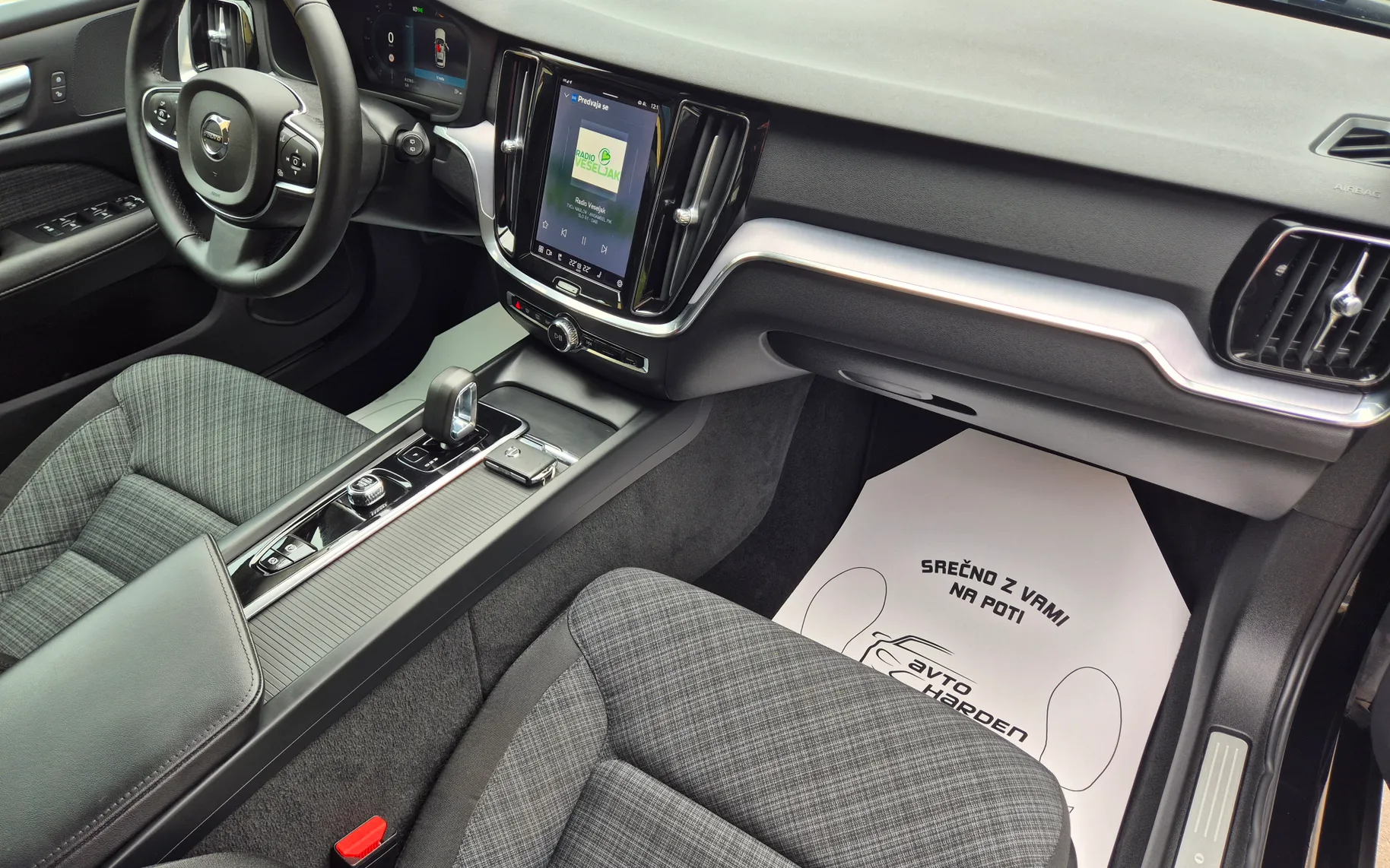 Notranja slika - Volvo V60 - B4D Core Avt. - 8