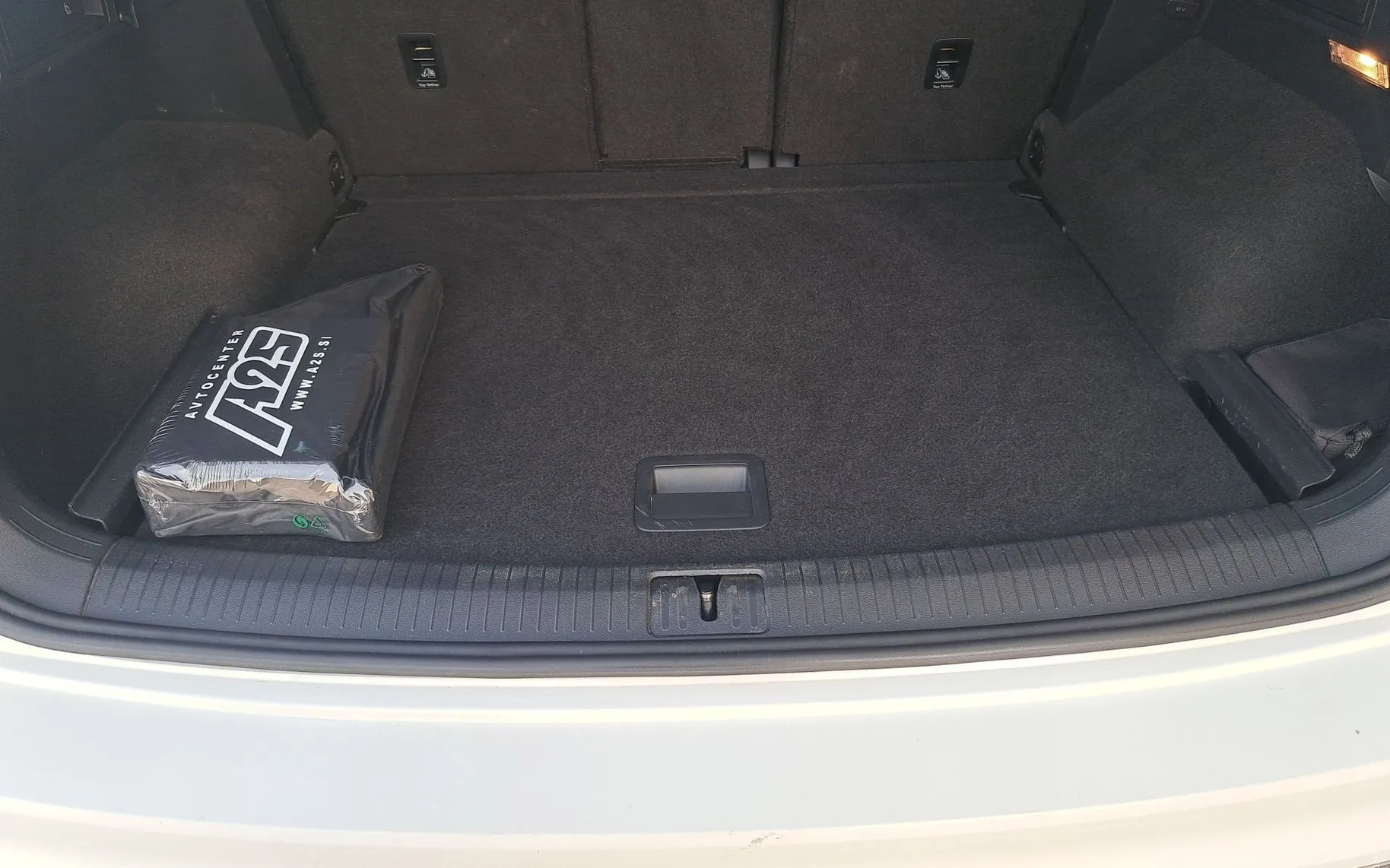 Notranja slika - Volkswagen Tiguan - 2.0 TDI SCR 4MOT. DSG Highline - 11