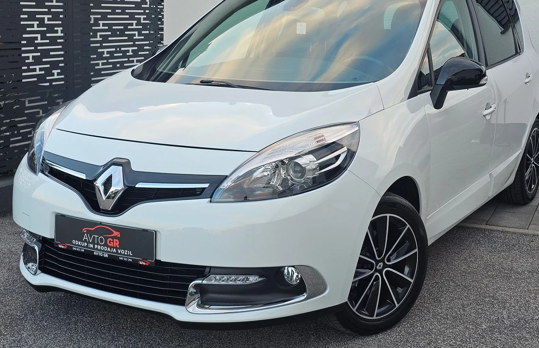 Zunanja slika - Renault Scénic - Scenic 1.2 16v-BOSSE-Le 159.000km-Odličen- Tempo.- - 17