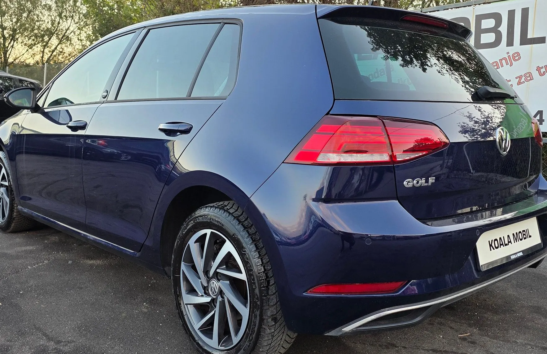 Zunanja slika - Volkswagen Golf - 1.0 TSI BMT ALU PLATIŠČA-ZASLON-1.LASTNIK-KOT NOV - 6