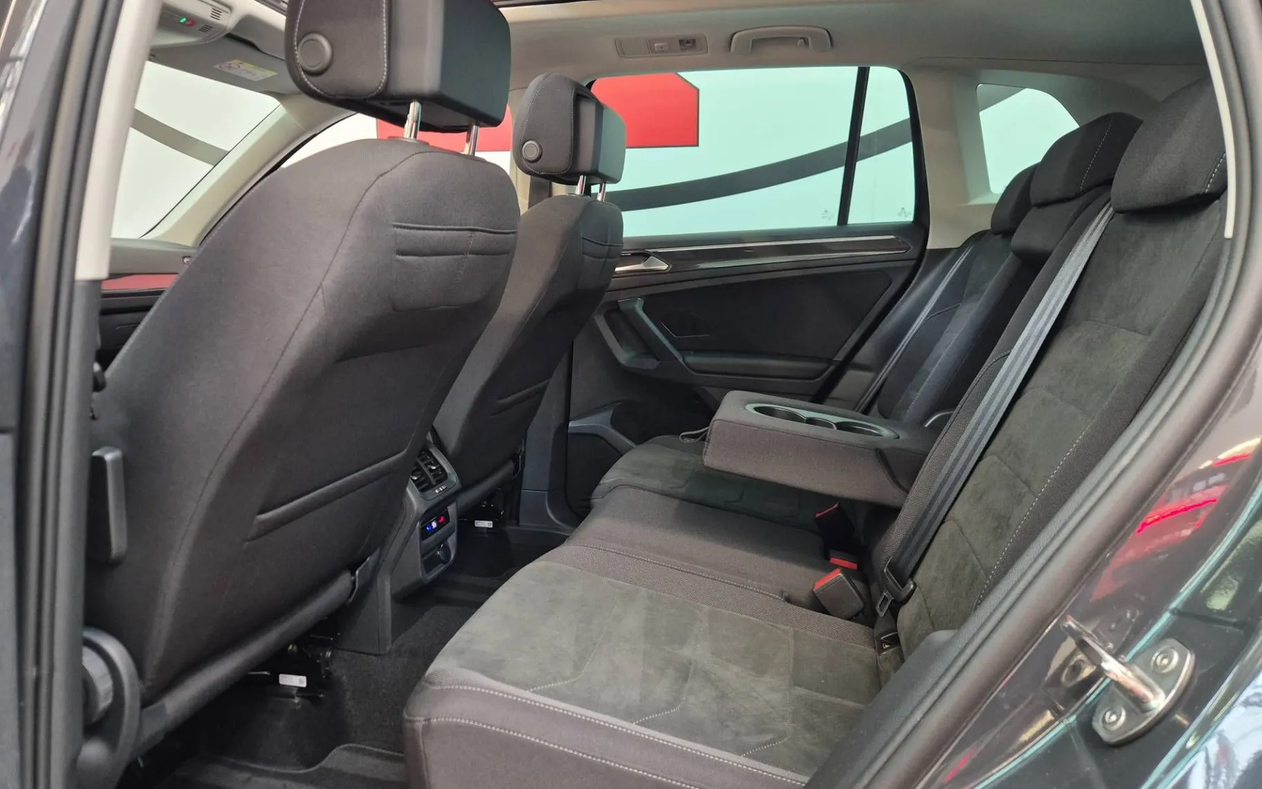 Notranja slika - Volkswagen Tiguan - 2.0 TDI SCR BMT DSG Elegance 110kW... - 8