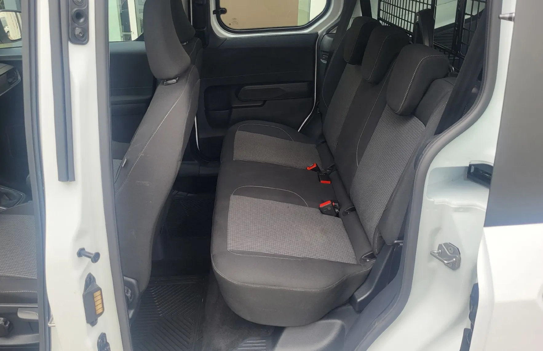 Zunanja slika - Ford Tourneo - Courier Transit 1.5tdci 5sedežni tovorni-možen odbitek DD - 16