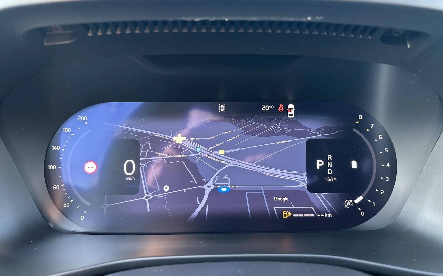 Notranja slika - Volvo XC40 - B3 P Plus Dark AT DCT 3 leta garancije + 3 servi.. - 15