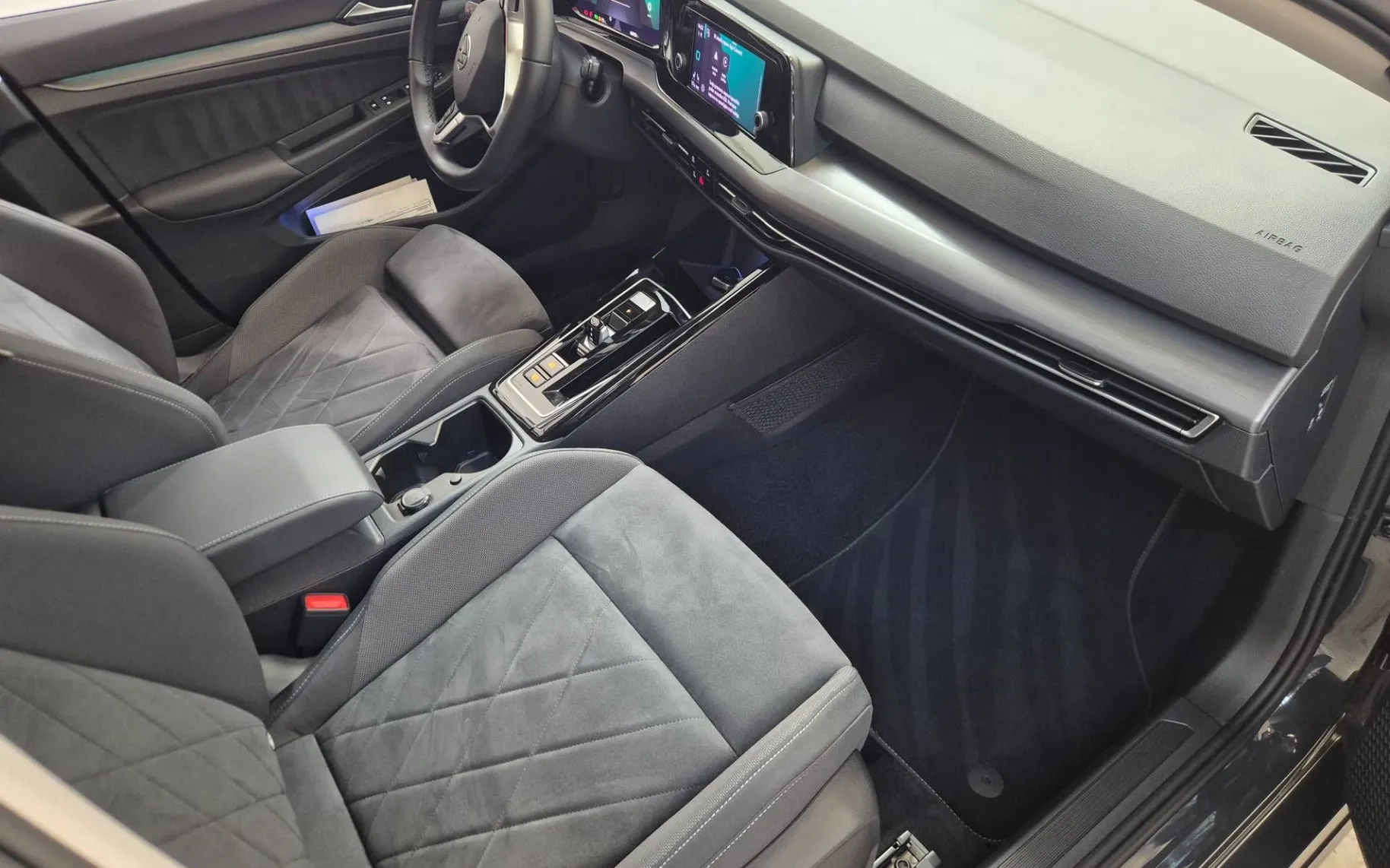 Notranja slika - Volkswagen Golf - 2.0 TSI DSG - 11