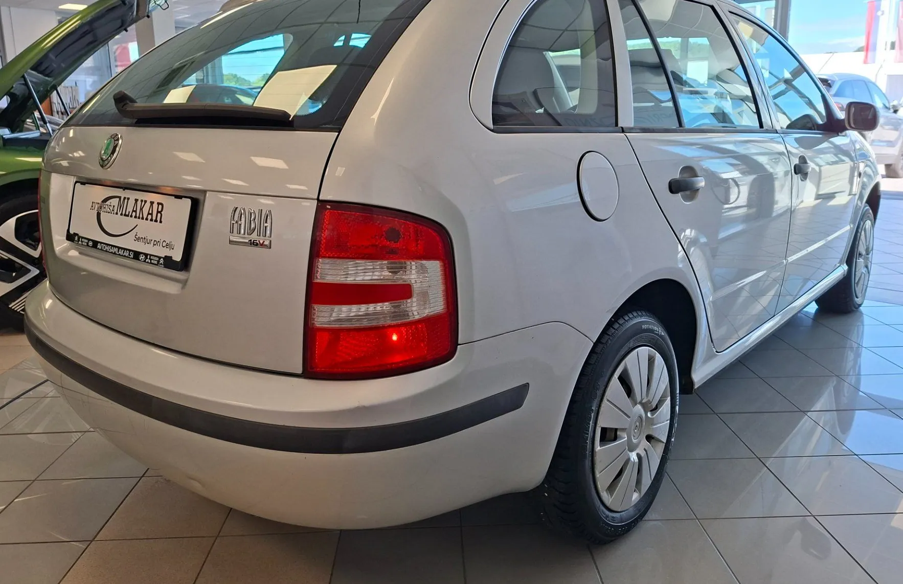 Zunanja slika - Škoda Fabia - Combi Ambiente 1.4 16V-ODLIČEN-HITRI KREDIT- - 4