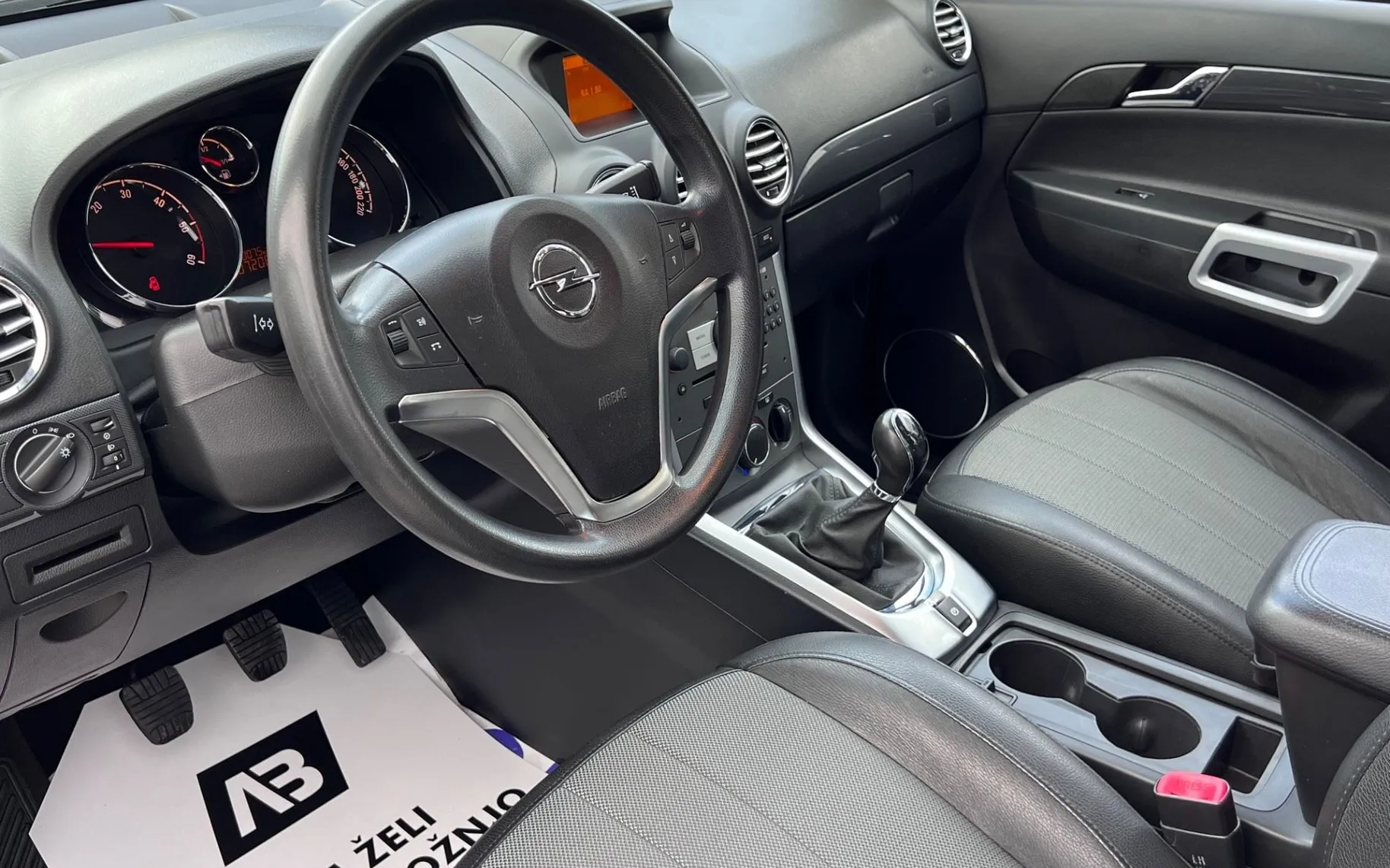 Notranja slika - Opel Antara - 2.2 CDTI+ALU+SAMO 107.208 km PREVOŽENIH - 10