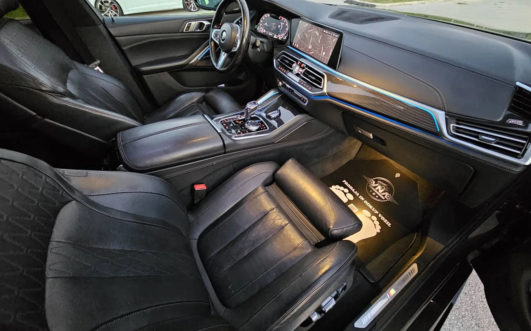 Notranja slika - BMW serija X6: - xDrive30d Avt. AERO|SKY|HL-SED|ICON|AIR|MAX-OPREMA - 9