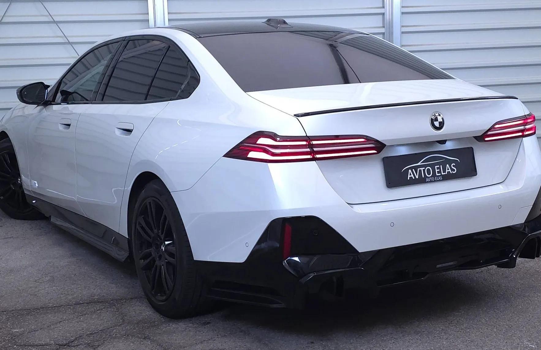 Zunanja slika - BMW Serija 5 - : 520D - M PERFORMANCE - KAMERA - H K - PDC -LASER.. - 4