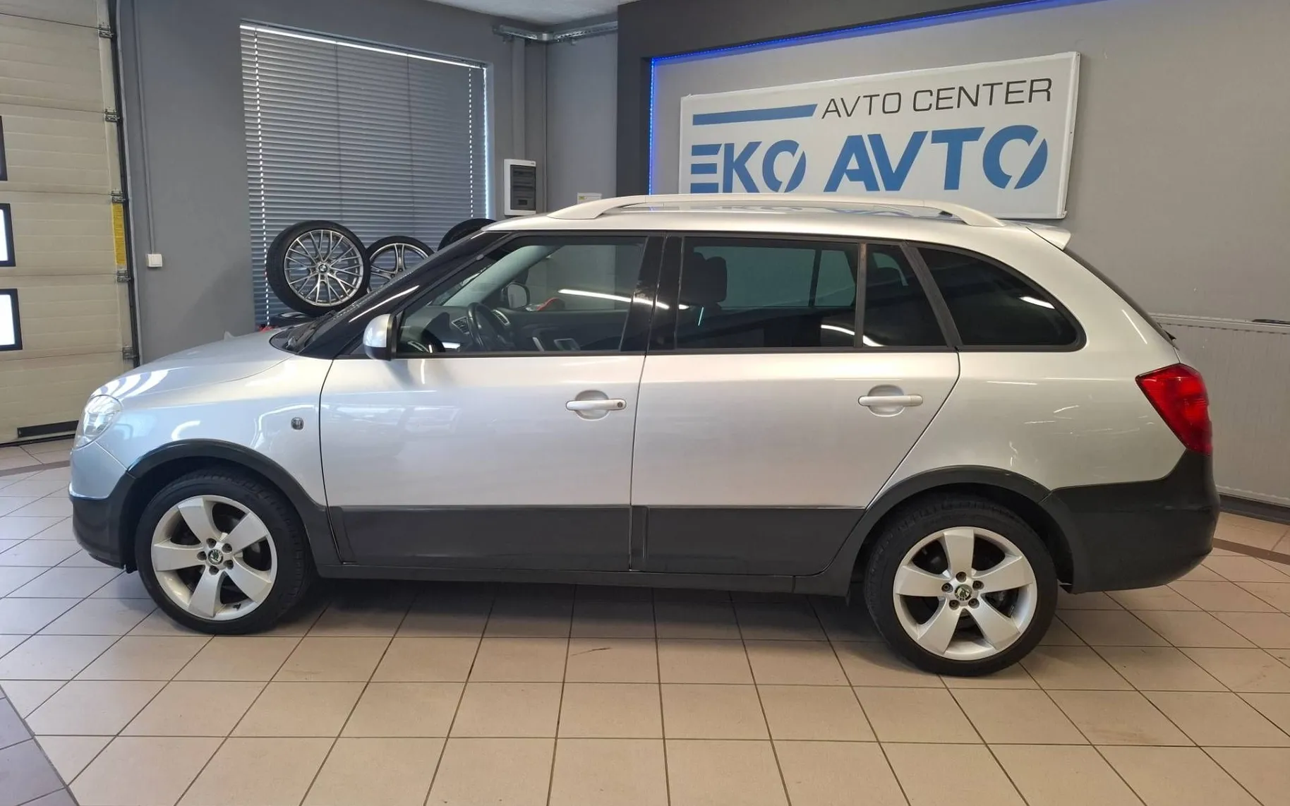 Zunanja slika - Škoda Fabia - Combi 1.6 Scout KREDIT BREZ POLOGA-KOT NOVA - 5