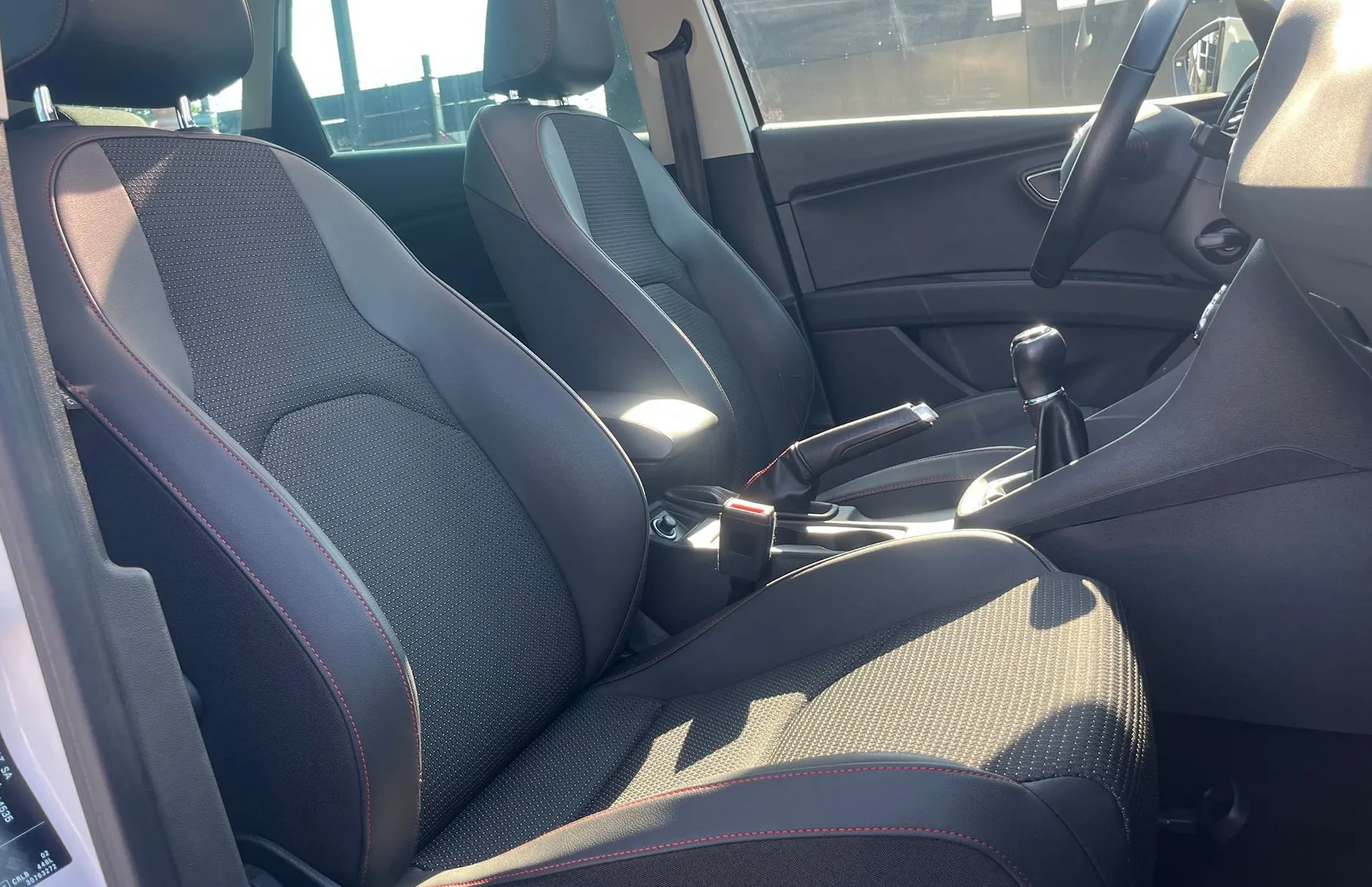 Zunanja slika - Seat Leon - 2.0 TDI 4X4-LED-NAVI-PANO-ALU17-OPR.VELIK SERVIS - 11