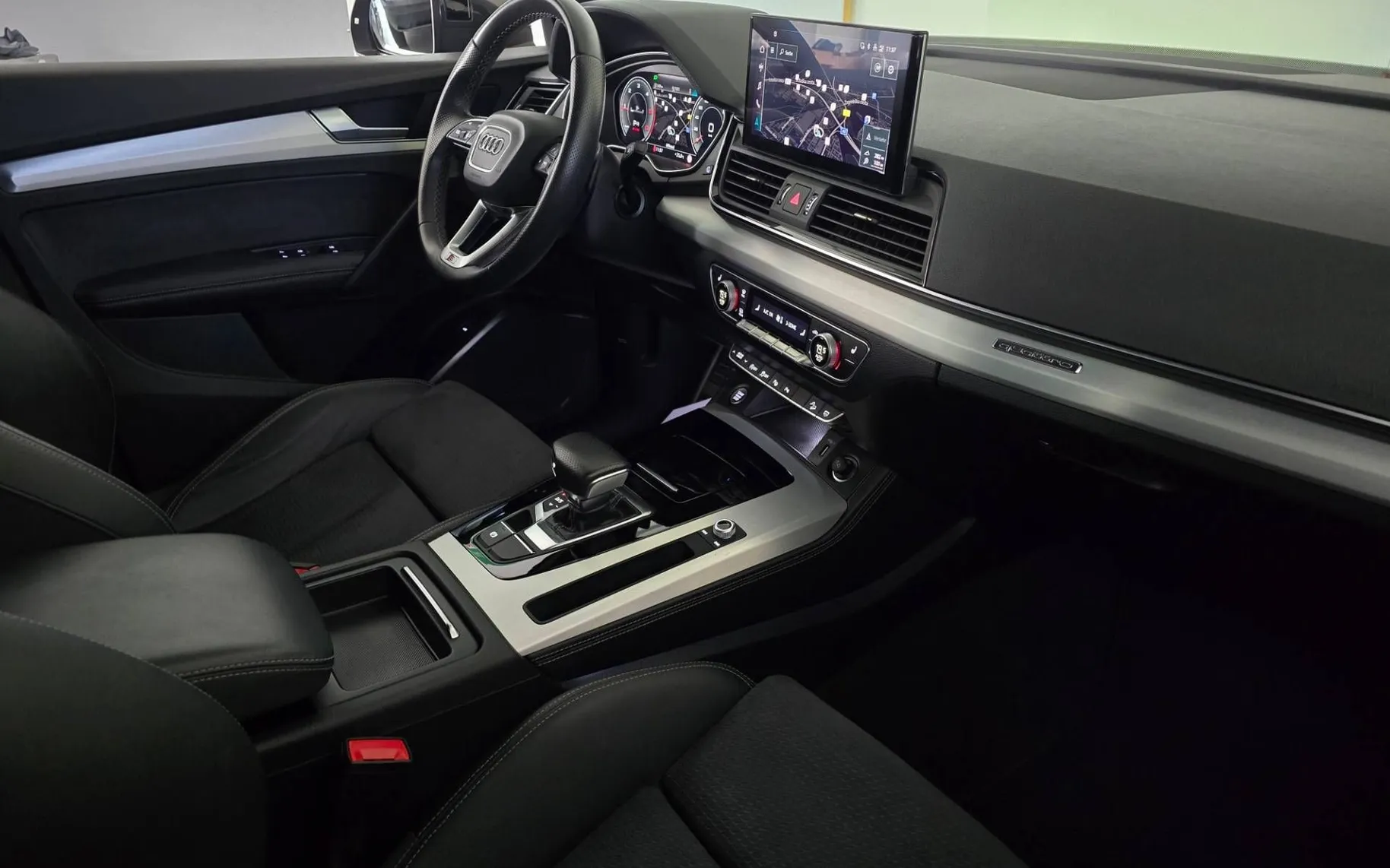 Notranja slika - Audi Q5 - quattro 40 TDI Advanced S-line S tronic - 10