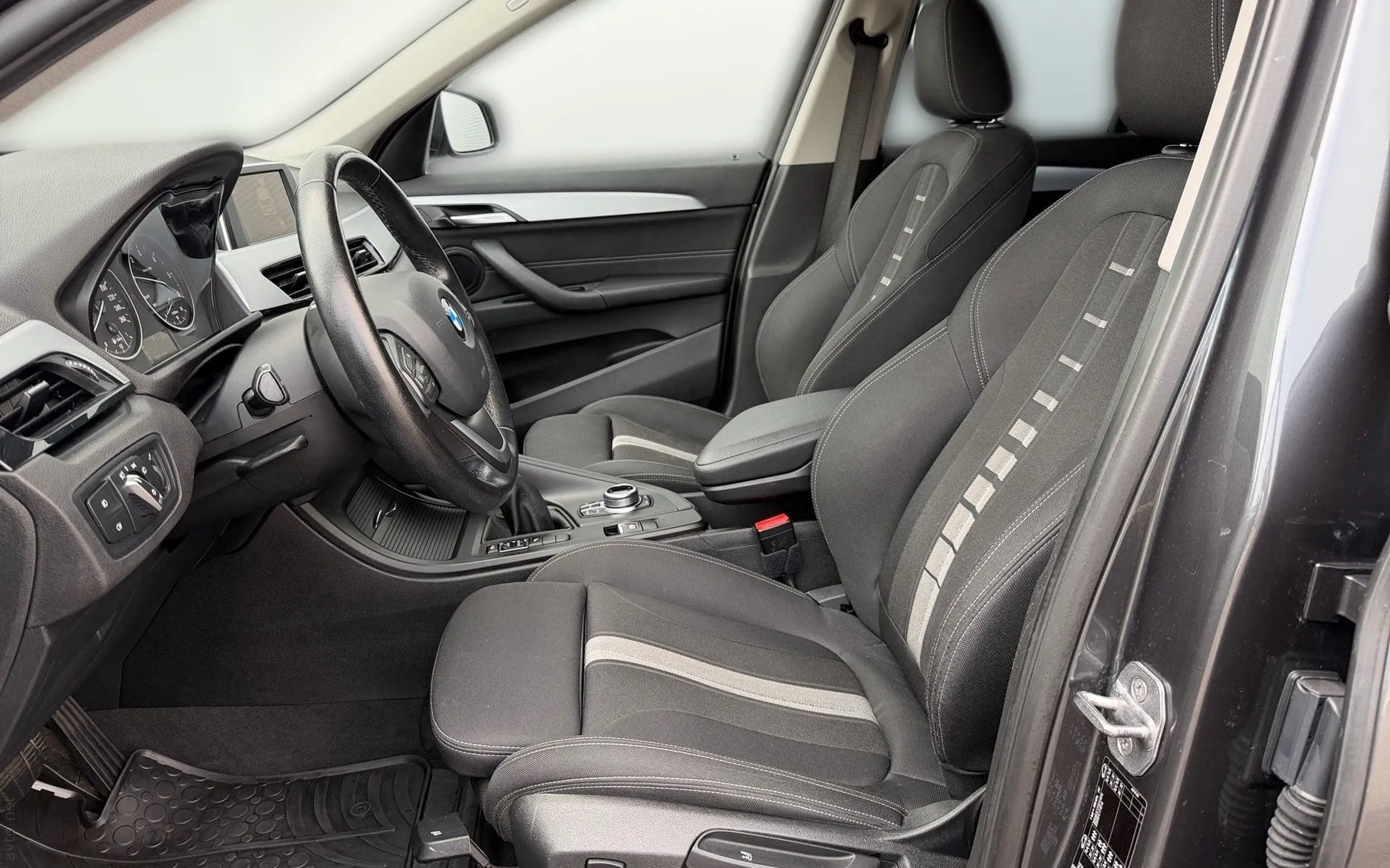 Notranja slika - BMW serija X1: - sDrive18d Advantage-LED-PDC-NAVI-Ogrevana sedeža.. - 7